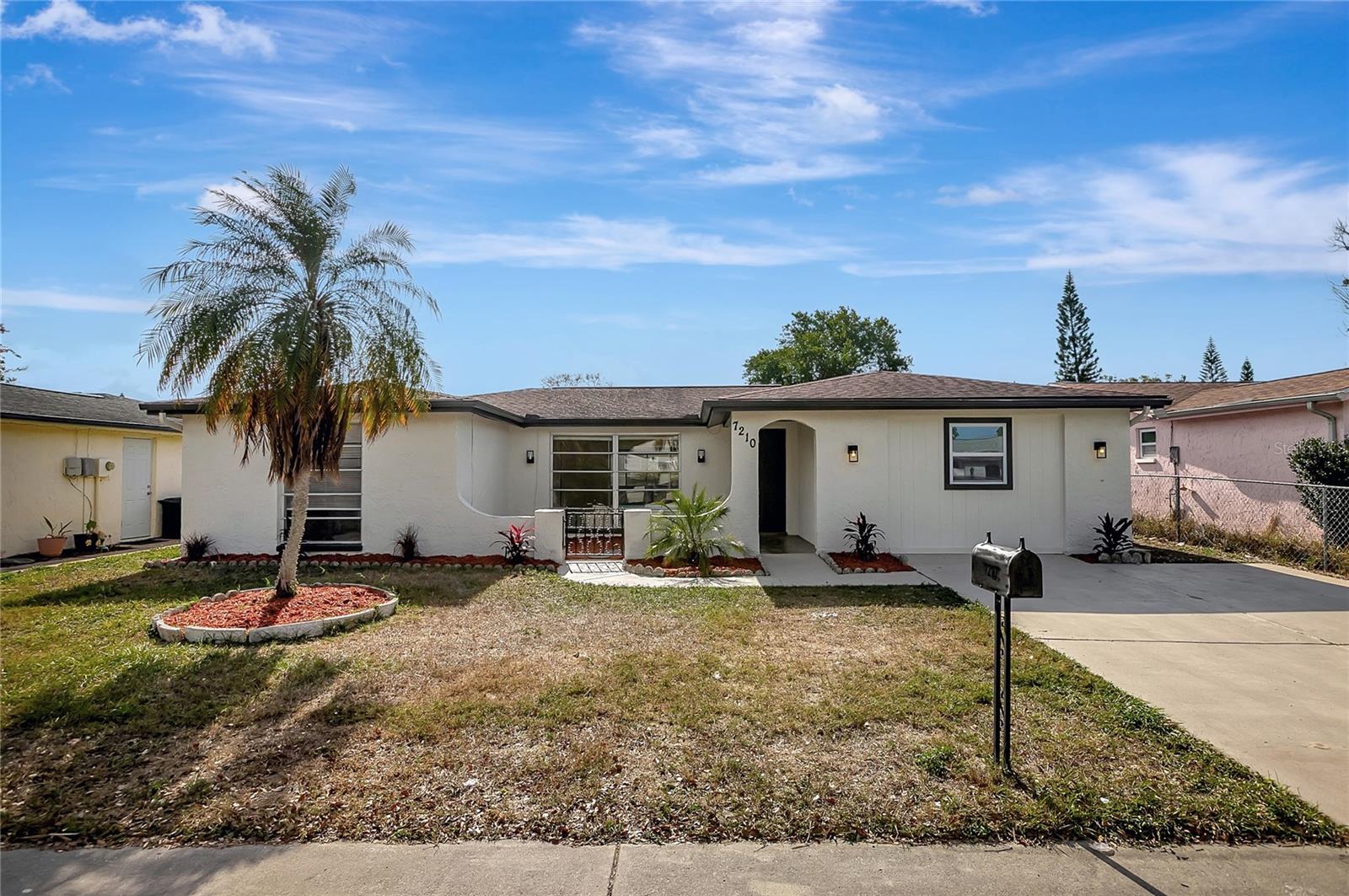 Single Family Residence in PORT RICHEY, FL - Daniel Dourado