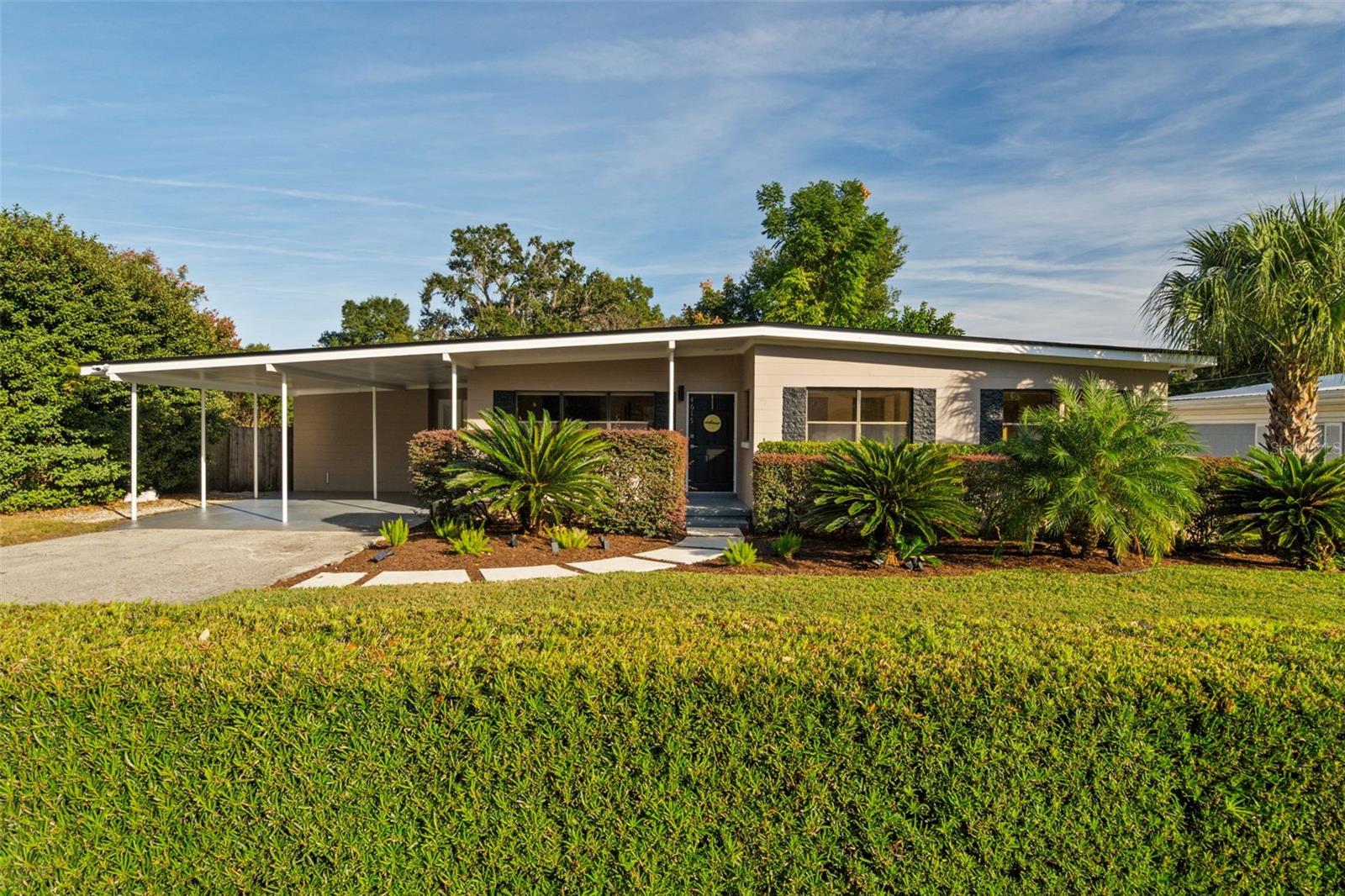 Single Family Residence in ORLANDO, FL - Daniel Dourado