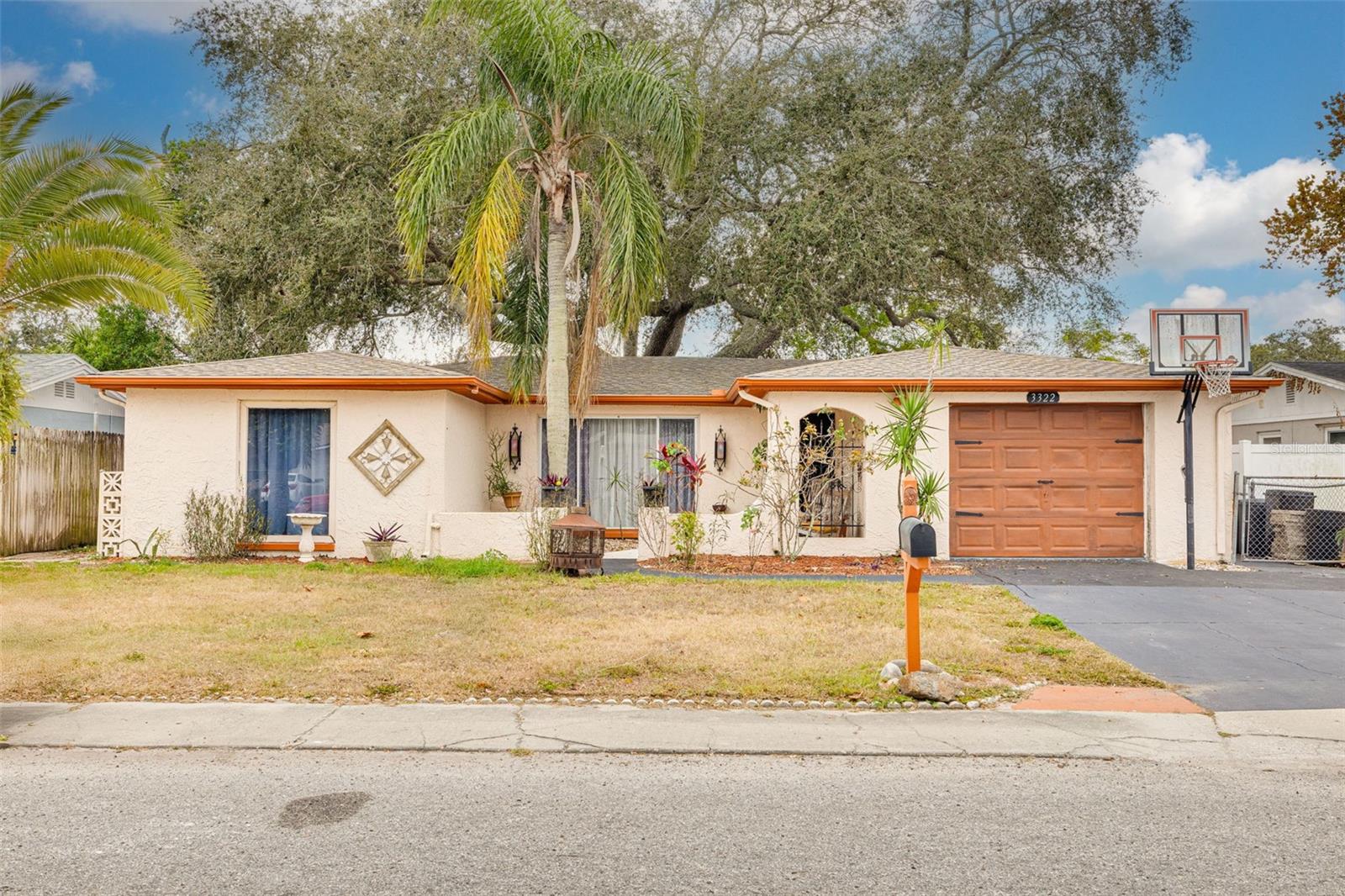 Single Family Residence in HOLIDAY, FL - Daniel Dourado