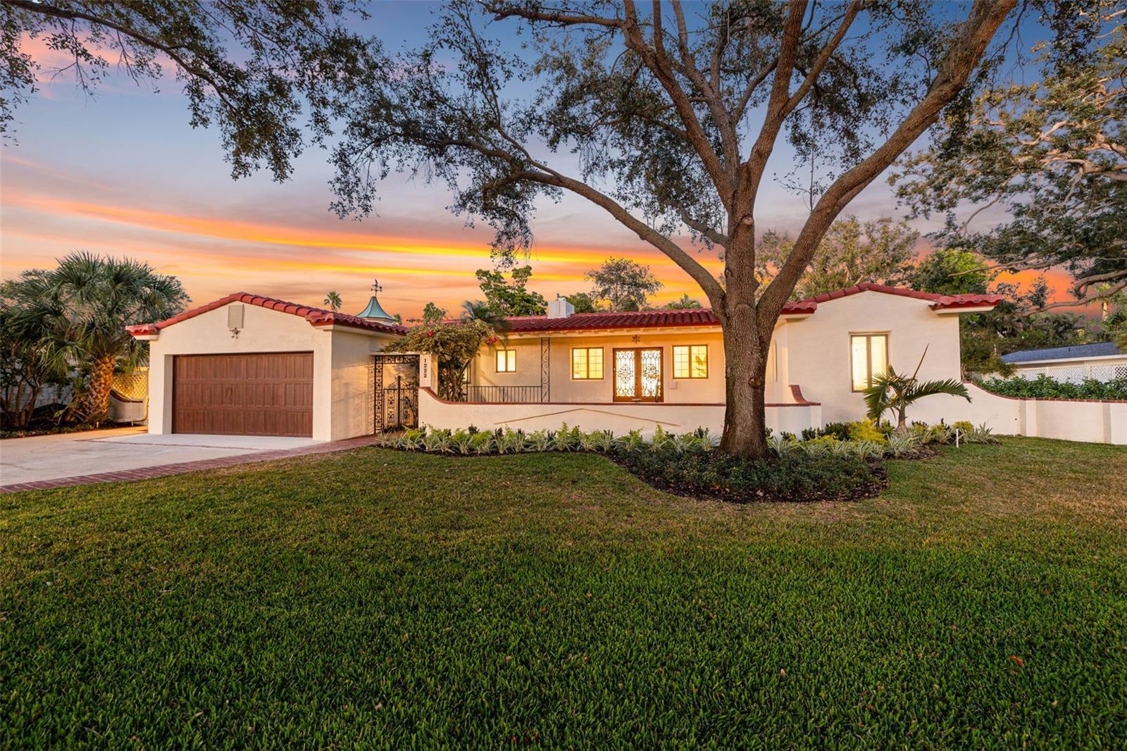 Single Family Residence em ST PETERSBURG, FL - Daniel Dourado