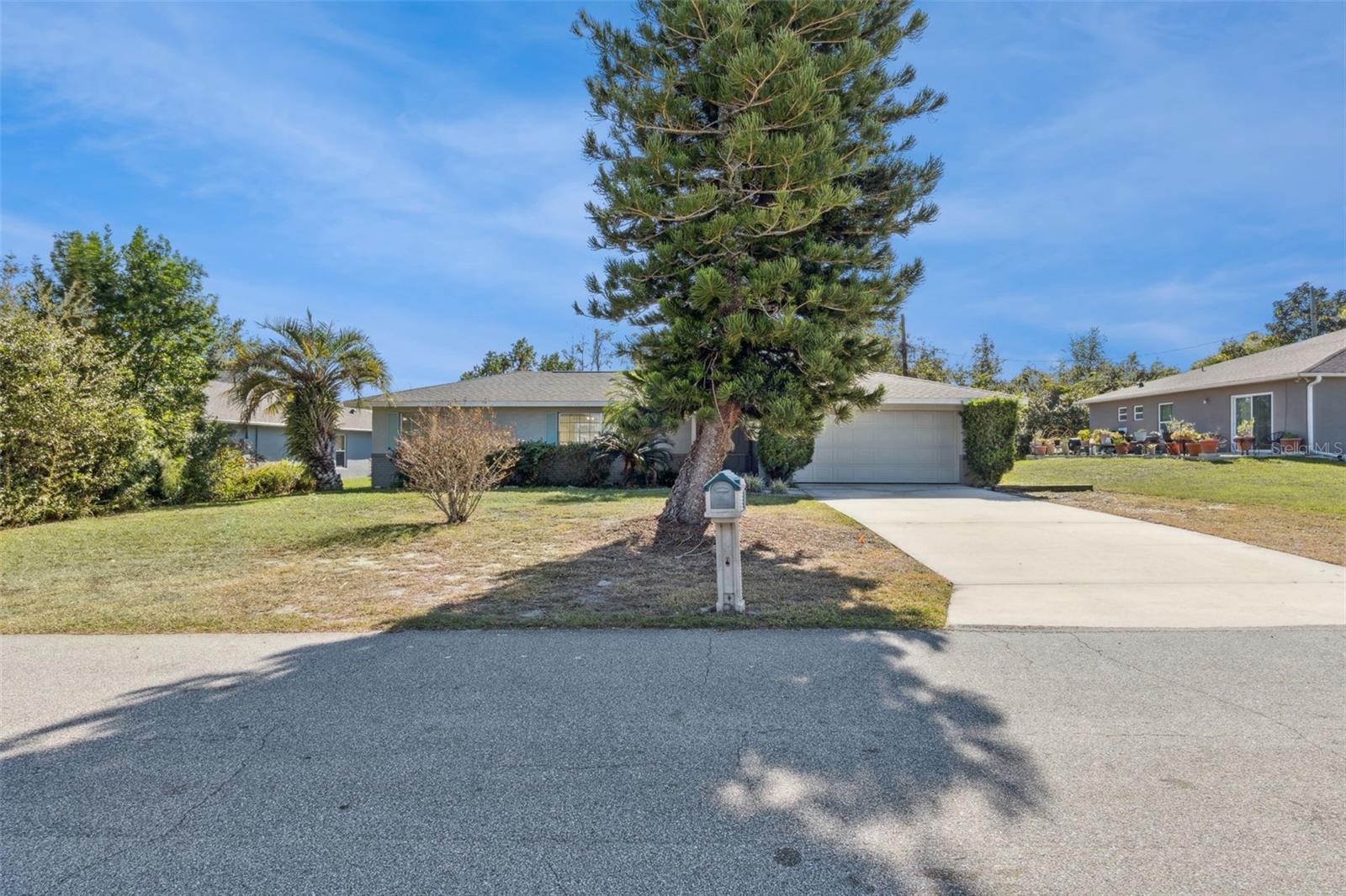 Single Family Residence in DELTONA, FL - Daniel Dourado