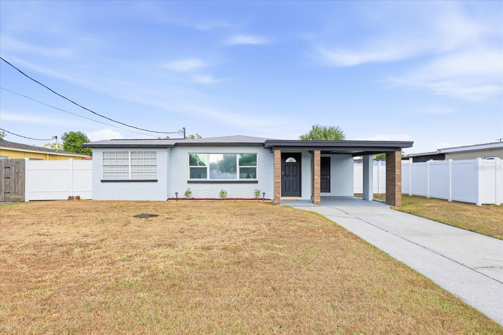 Single Family Residence in TAMPA, FL - Daniel Dourado