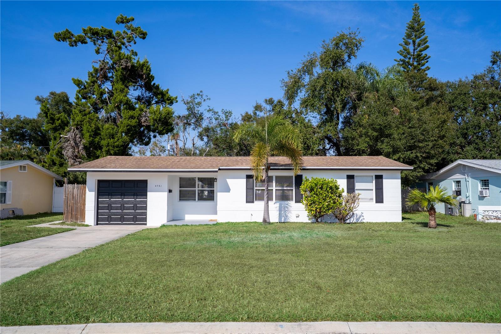 Single Family Residence em PINELLAS PARK, FL - Daniel Dourado