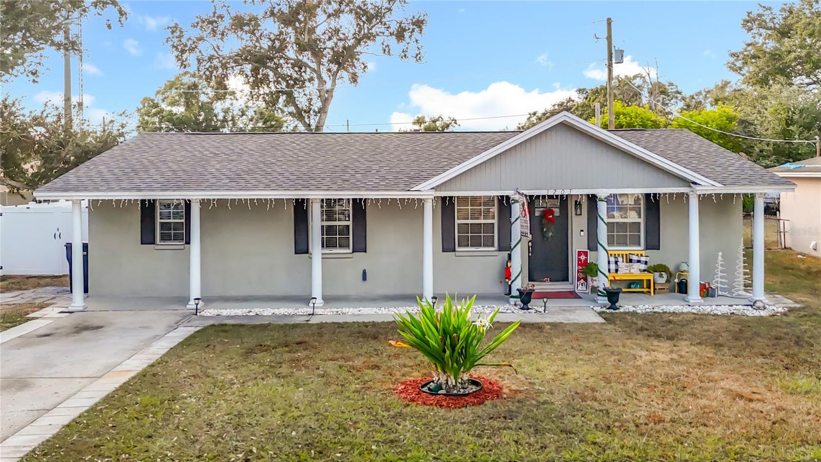 Single Family Residence in TAMPA, FL - Daniel Dourado