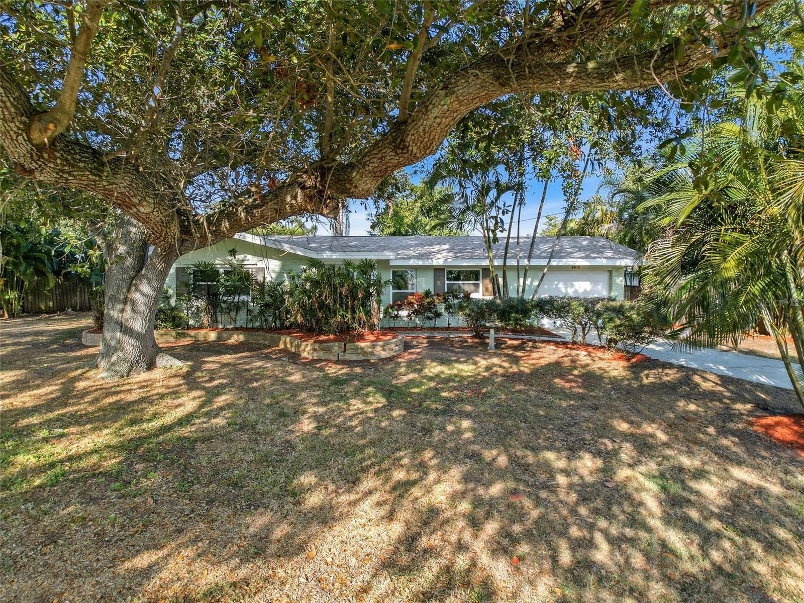 Single Family Residence in CLEARWATER, FL - Daniel Dourado