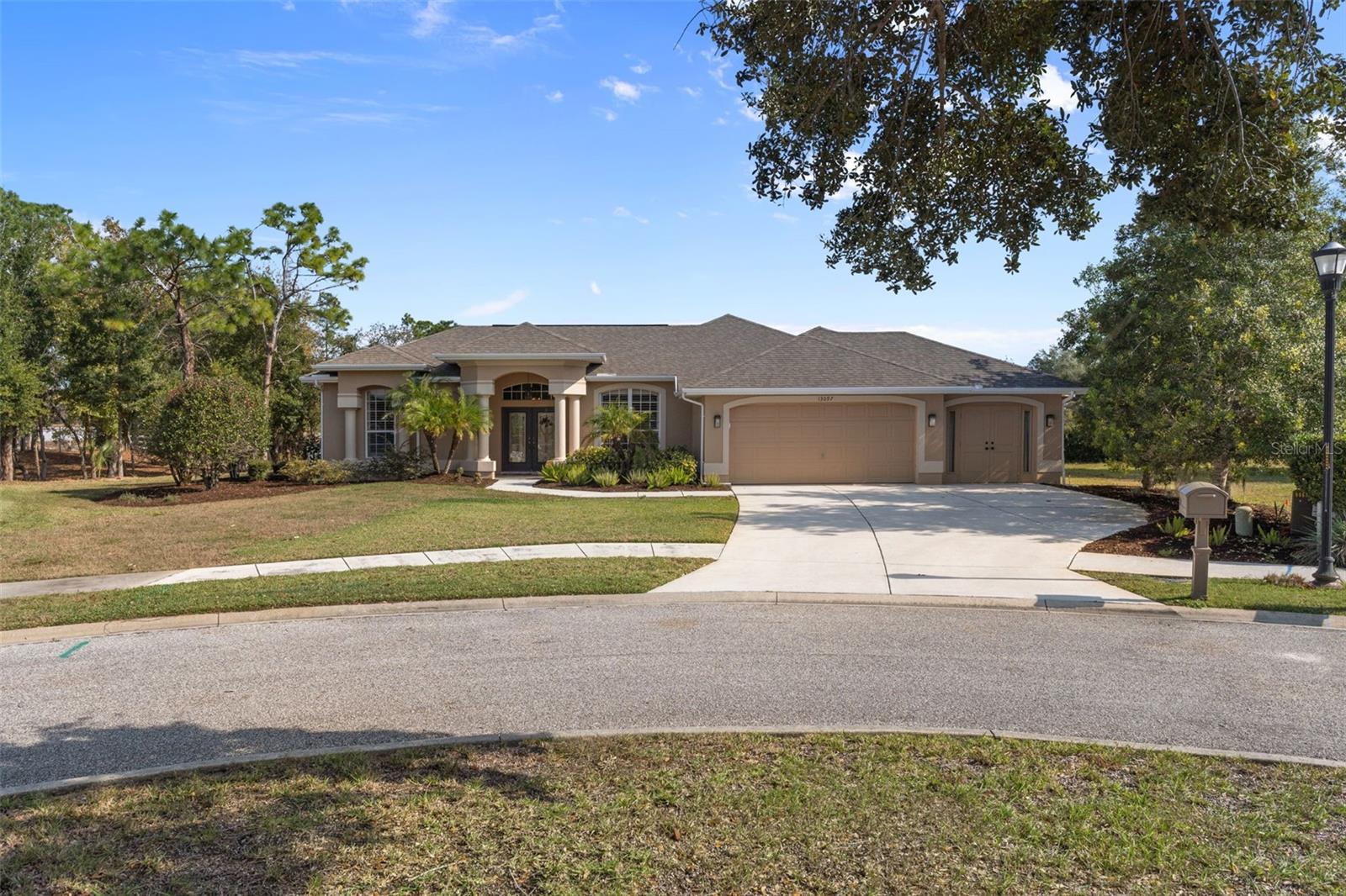 Single Family Residence em SPRING HILL, FL - Daniel Dourado
