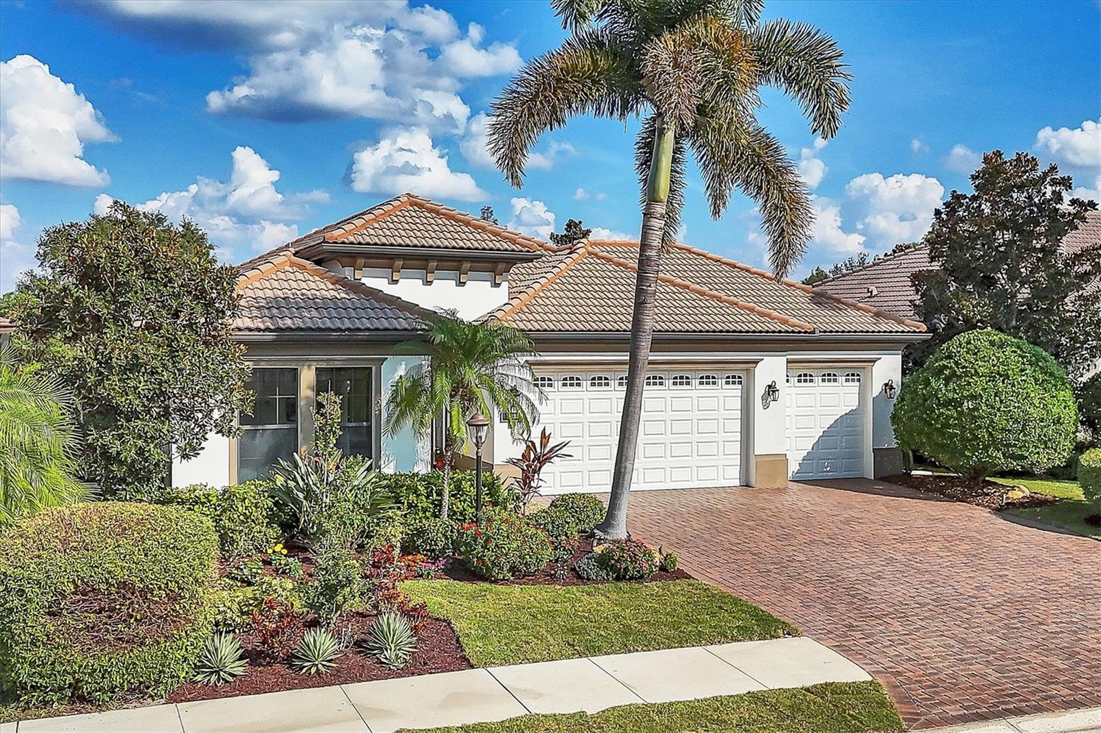 Single Family Residence in LAKEWOOD RANCH, FL - Daniel Dourado