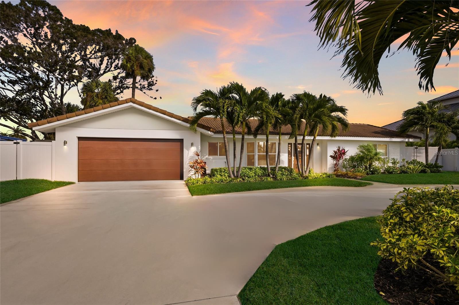 Single Family Residence in HOLMES BEACH, FL - Daniel Dourado
