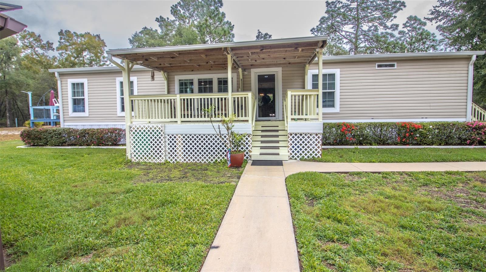Manufactured Home em KEYSTONE HEIGHTS, FL - Daniel Dourado