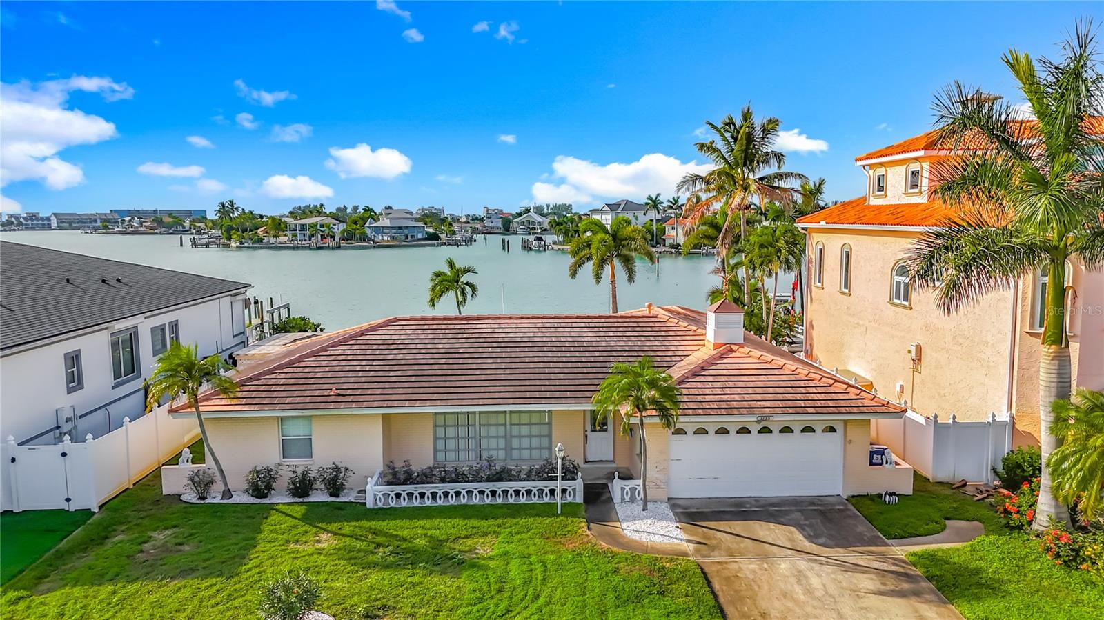 Single Family Residence em ST PETERSBURG, FL - Daniel Dourado