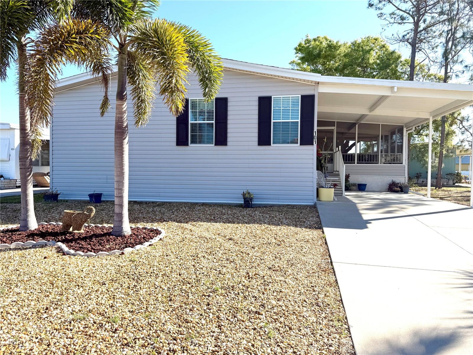 Manufactured Home in APOLLO BEACH, FL - Daniel Dourado