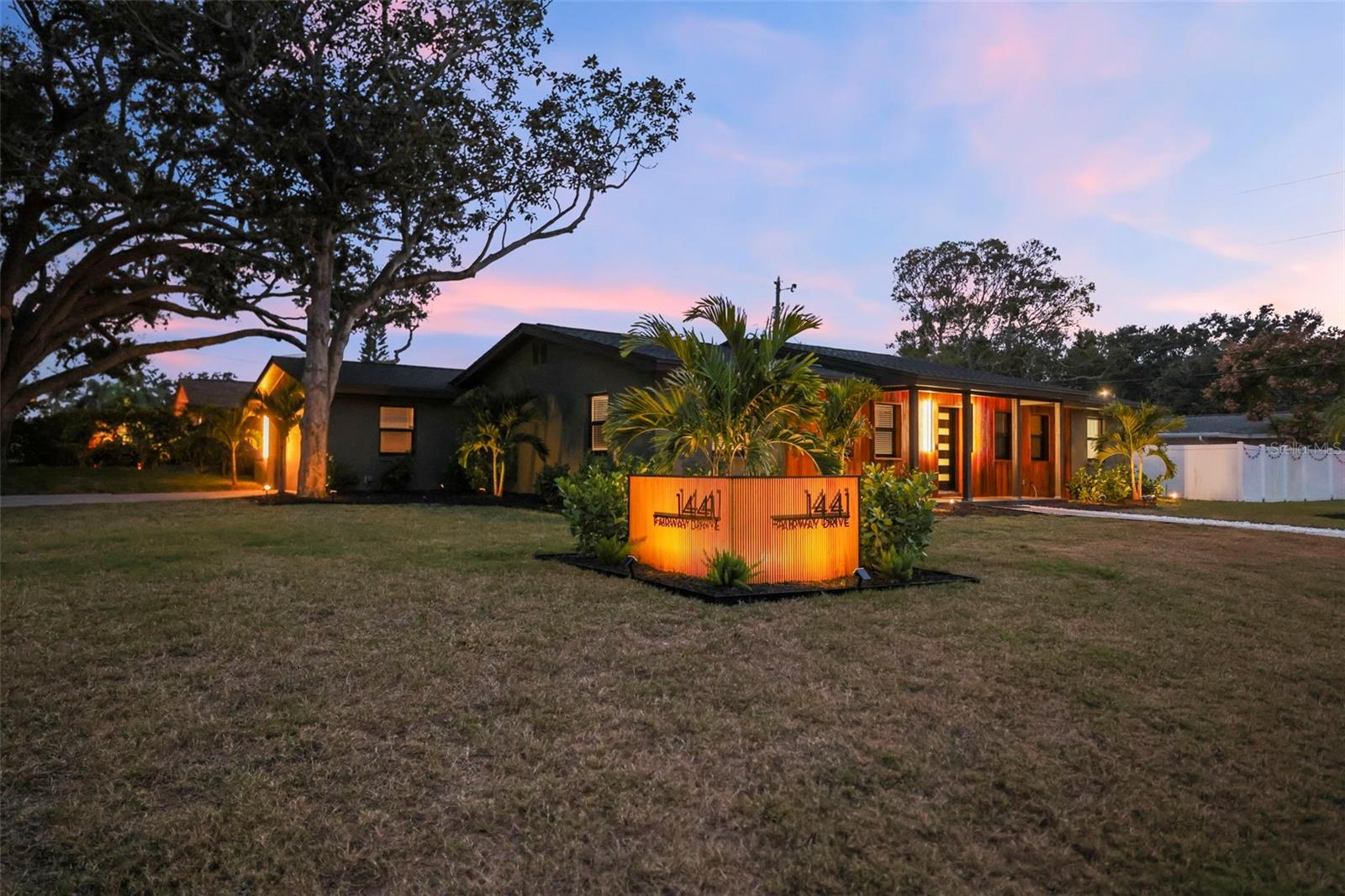 Single Family Residence in DUNEDIN, FL - Daniel Dourado