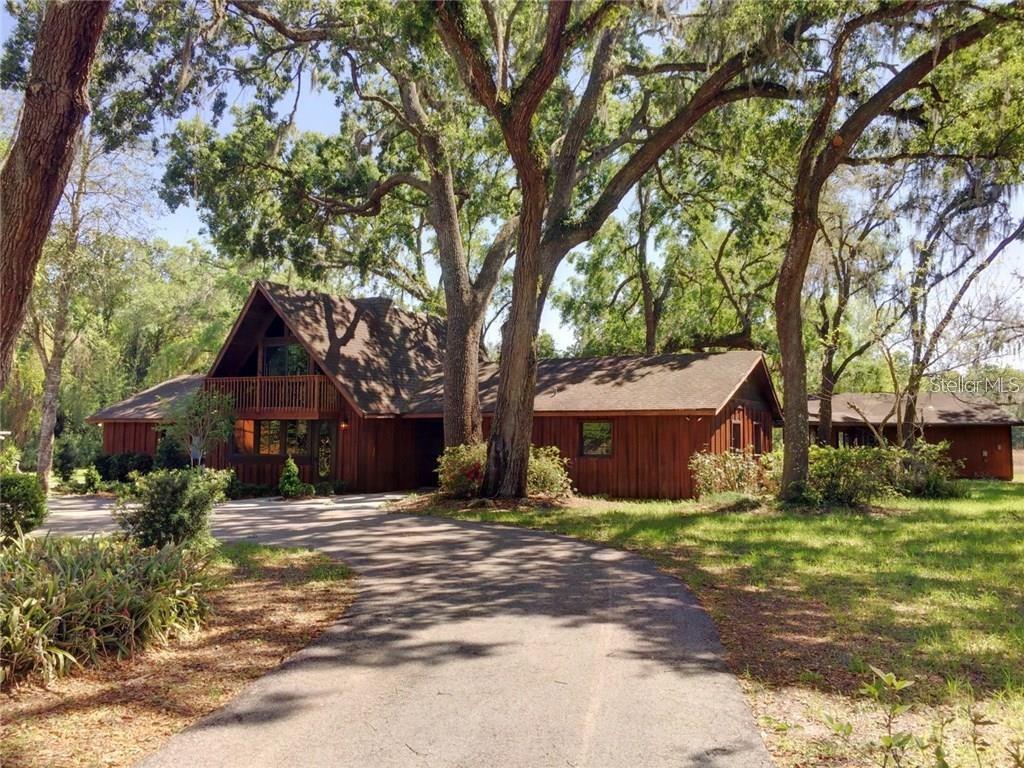 Single Family Residence in WEBSTER, FL - Daniel Dourado