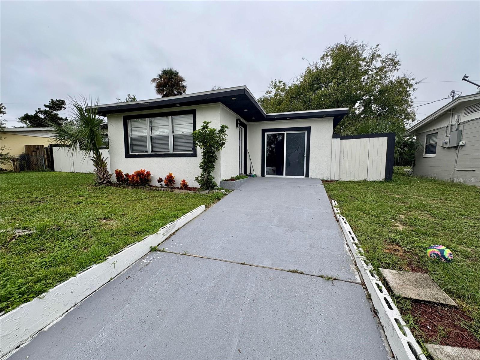 Single Family Residence in DAYTONA BEACH, FL - Daniel Dourado