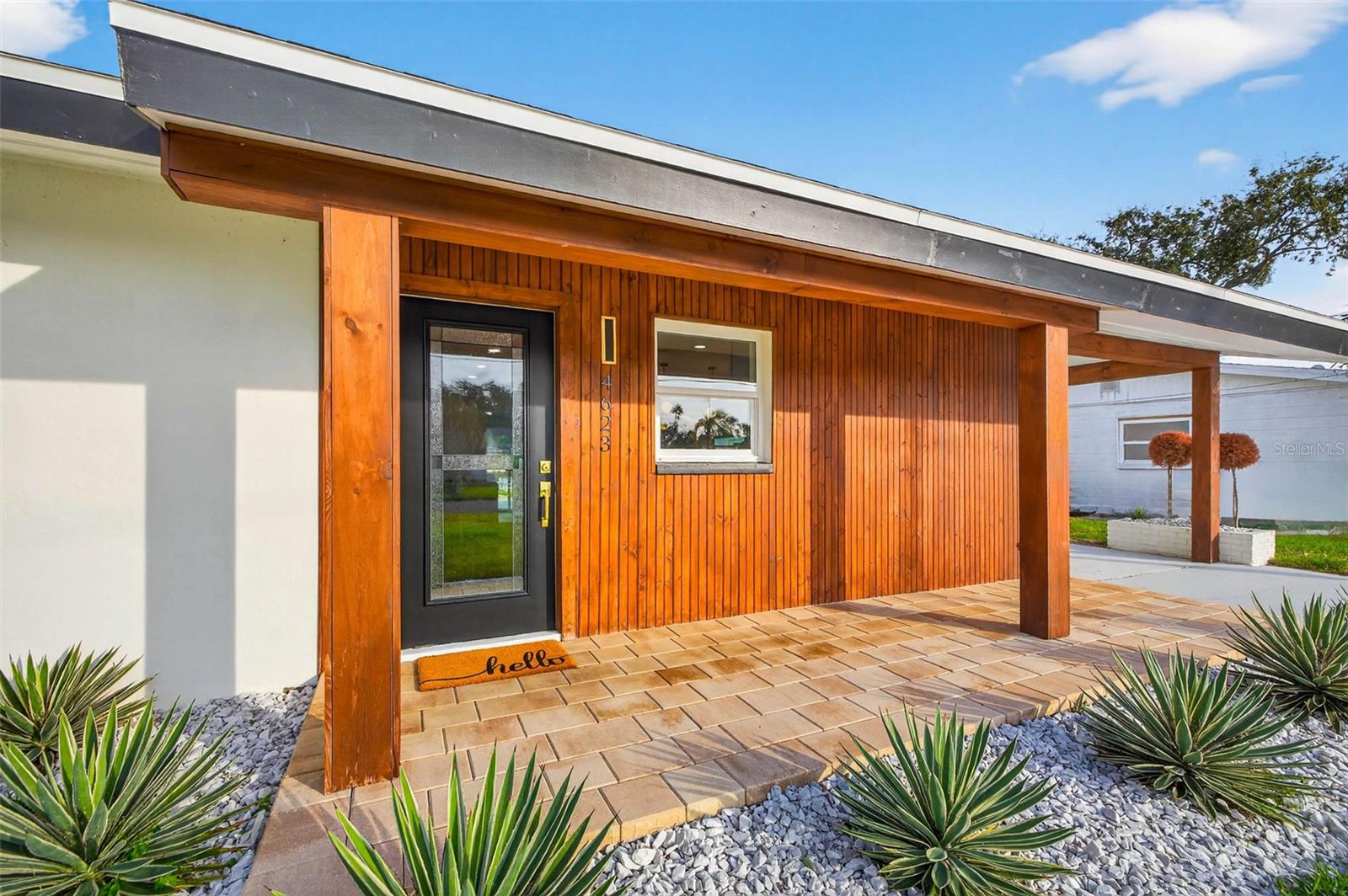 Single Family Residence em ST PETERSBURG, FL - Daniel Dourado