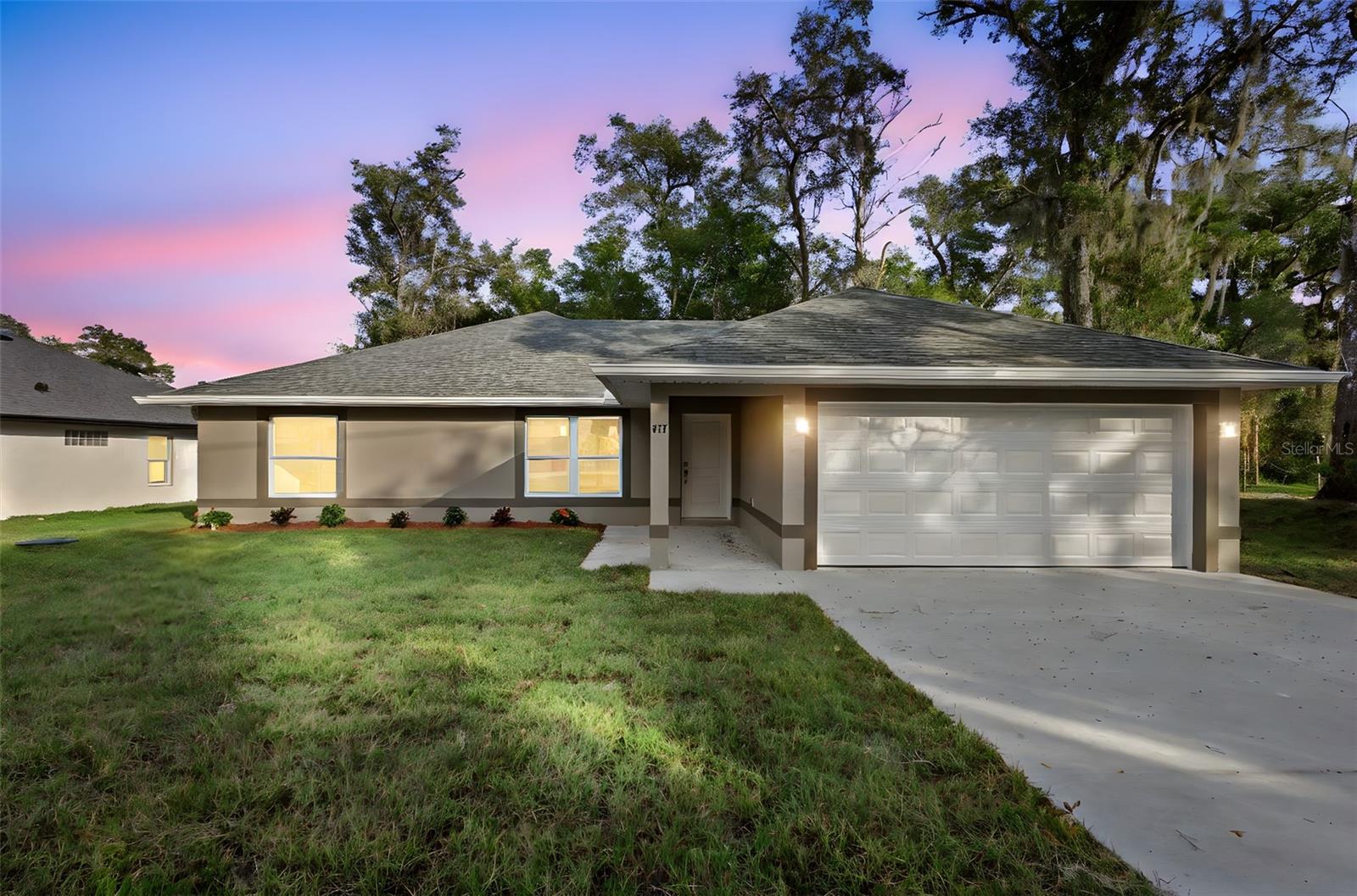 Single Family Residence in DELAND, FL - Daniel Dourado