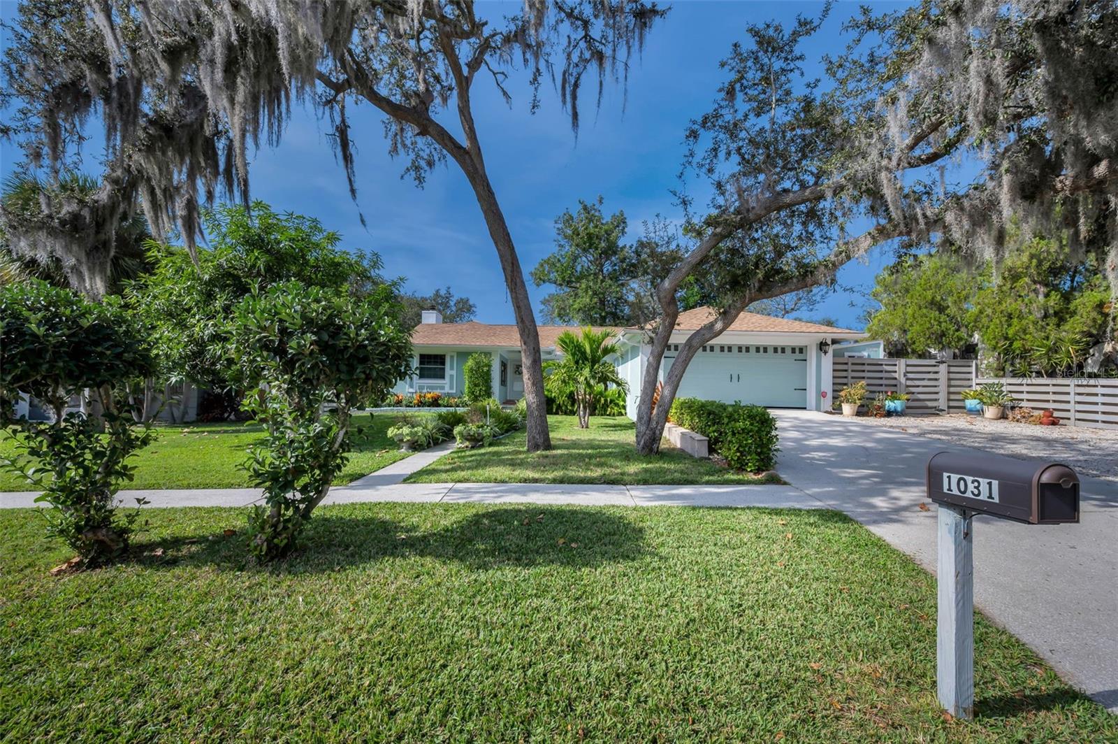 Single Family Residence em TARPON SPRINGS, FL - Daniel Dourado