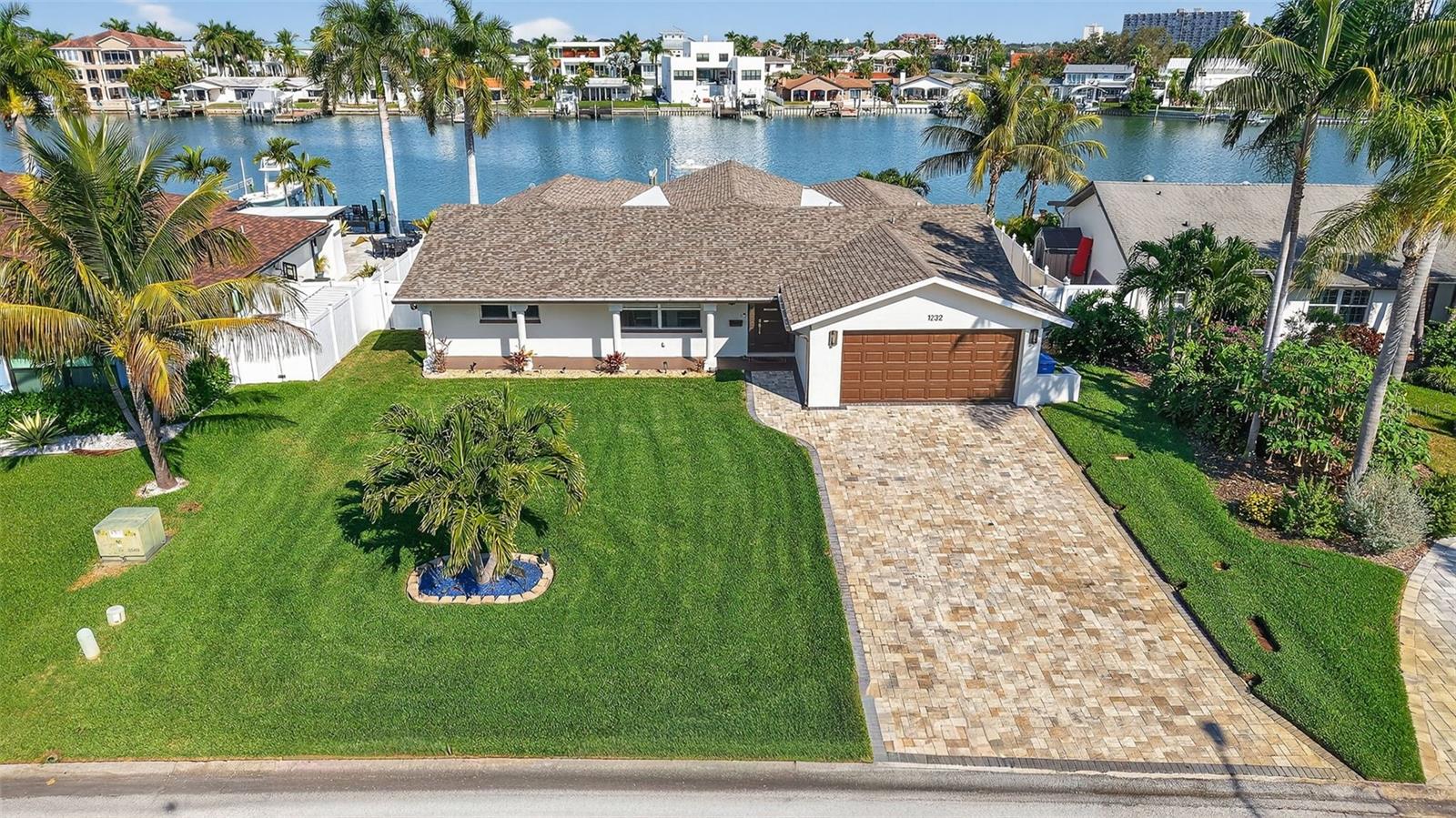 Single Family Residence em ST PETERSBURG, FL - Daniel Dourado