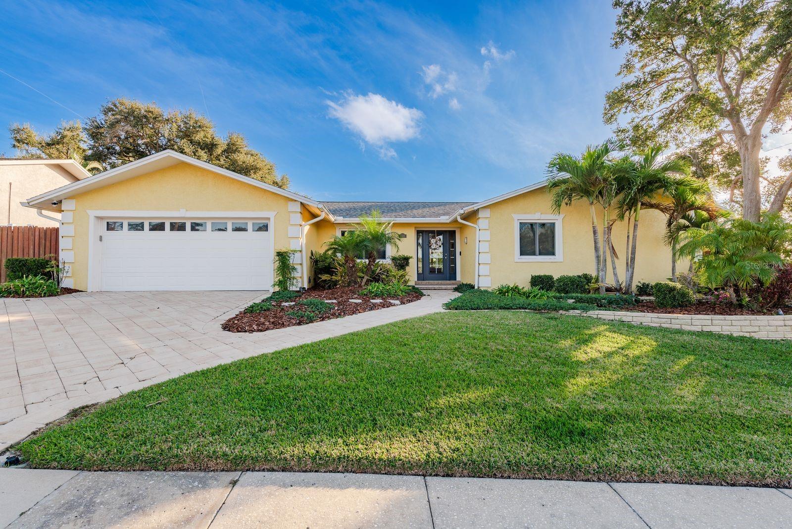 Single Family Residence in PALM HARBOR, FL - Daniel Dourado