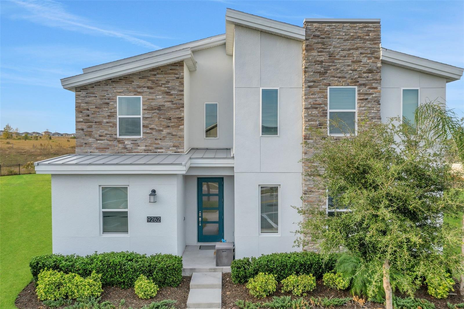 Single Family Residence in DAVENPORT, FL - Daniel Dourado