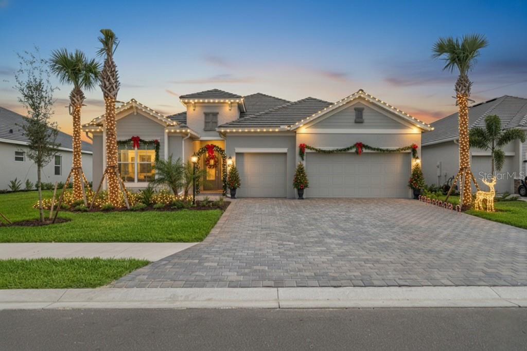 Single Family Residence in LAKEWOOD RANCH, FL - Daniel Dourado