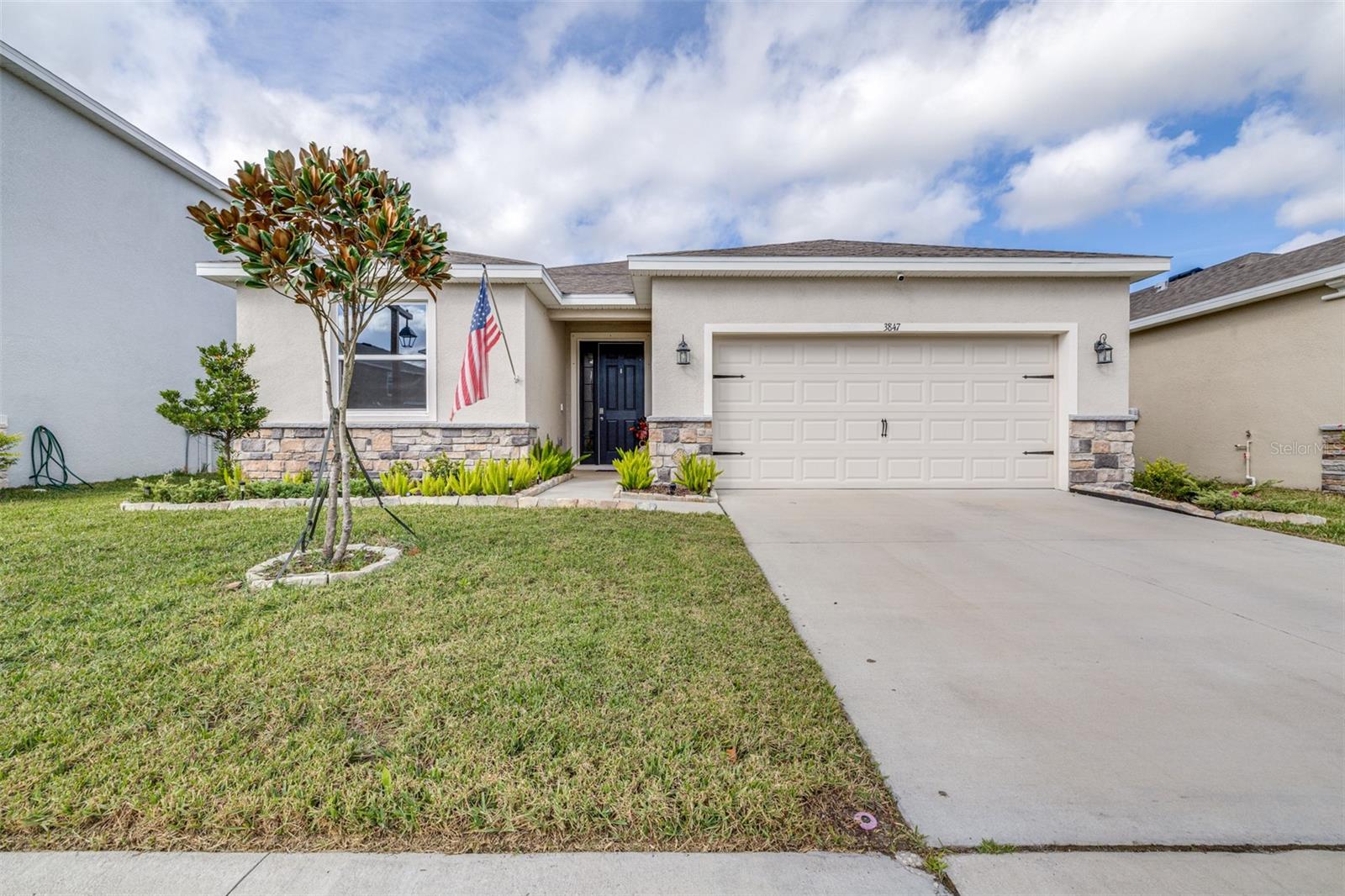 Single Family Residence in PLANT CITY, FL - Daniel Dourado