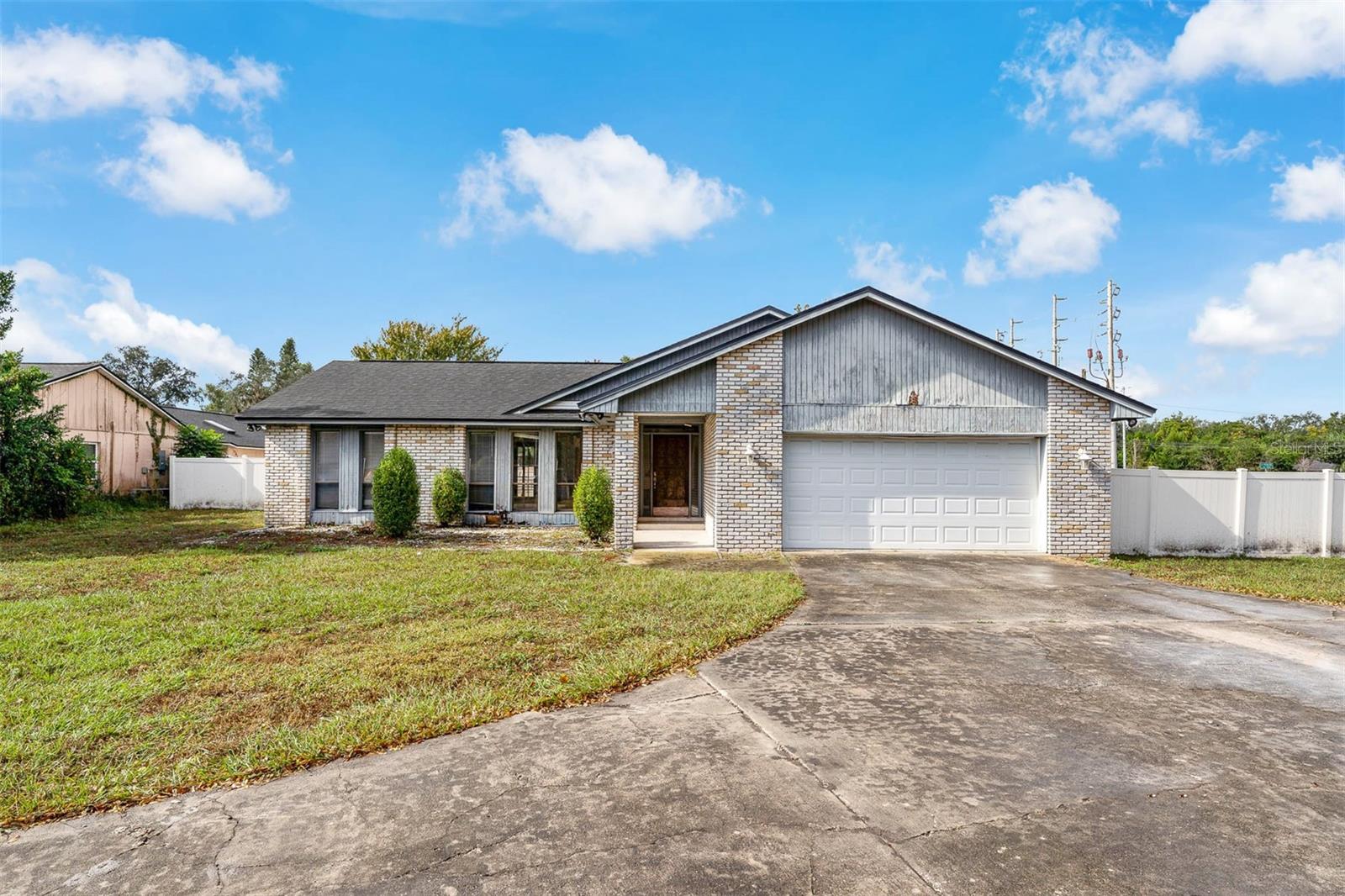 Single Family Residence in ORLANDO, FL - Daniel Dourado