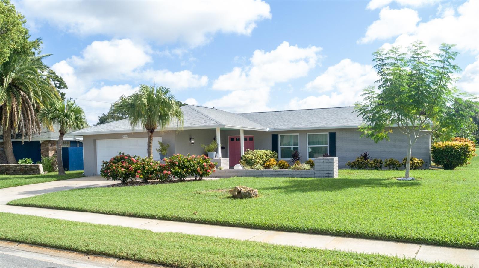 Single Family Residence em SEMINOLE, FL - Daniel Dourado