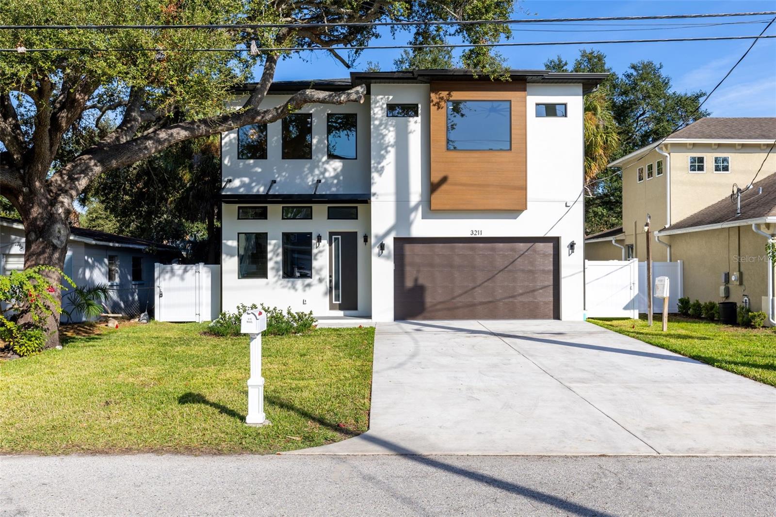 Single Family Residence in TAMPA, FL - Daniel Dourado