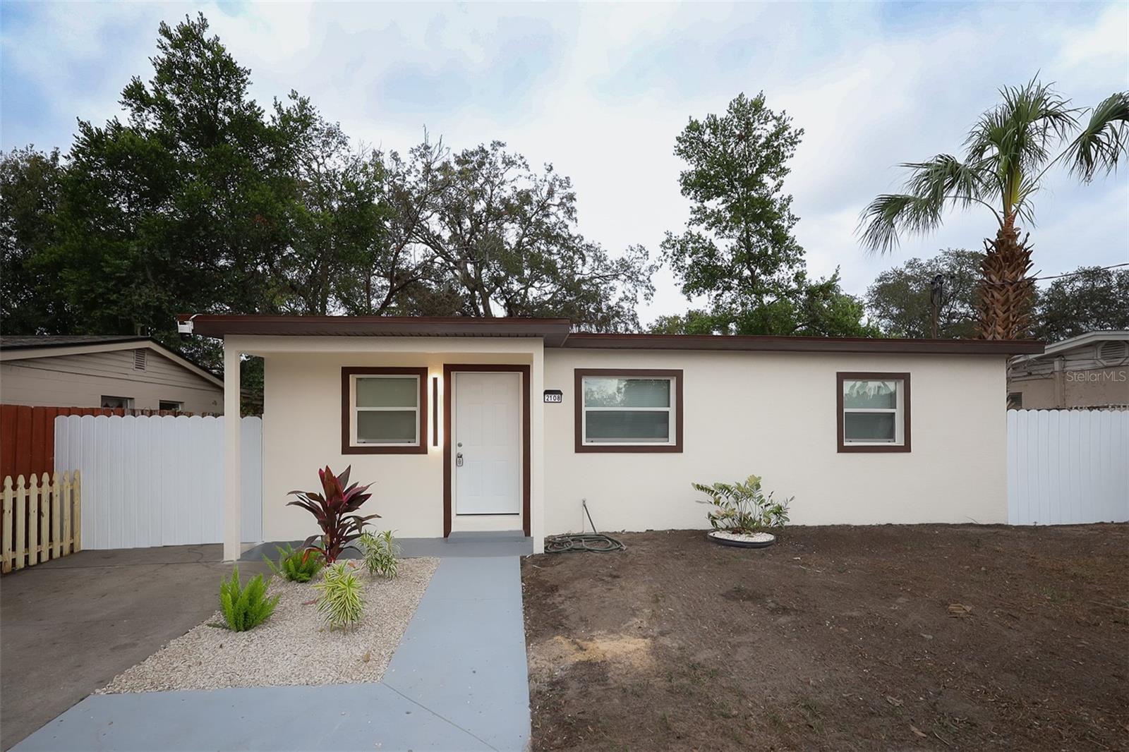 Single Family Residence in TAMPA, FL - Daniel Dourado