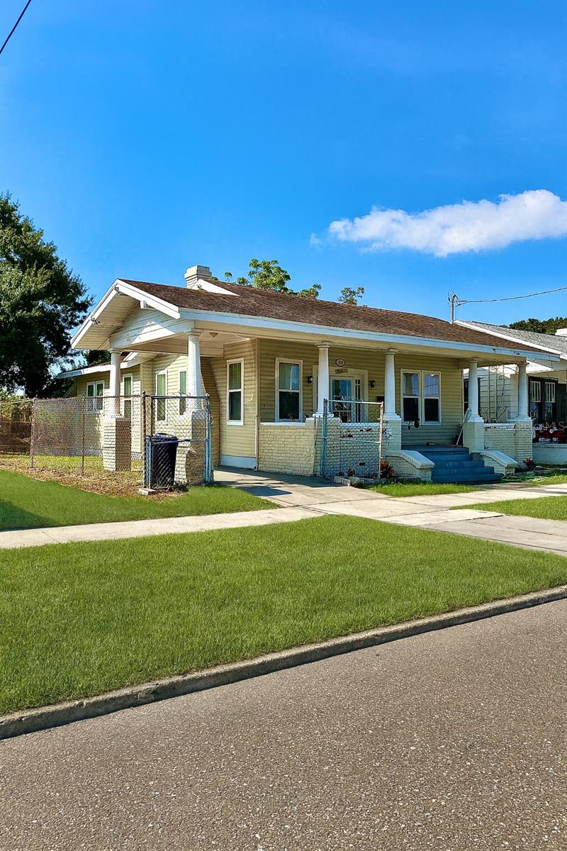 Single Family Residence in TAMPA, FL - Daniel Dourado