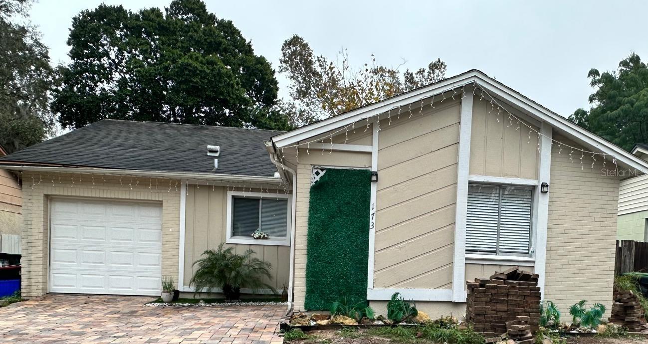 Single Family Residence in ORLANDO, FL - Daniel Dourado