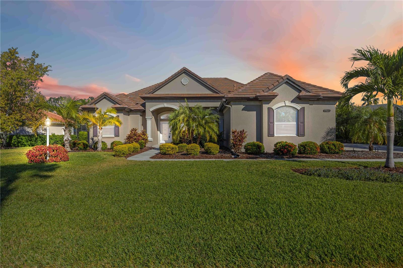 Single Family Residence in LAKEWOOD RANCH, FL - Daniel Dourado