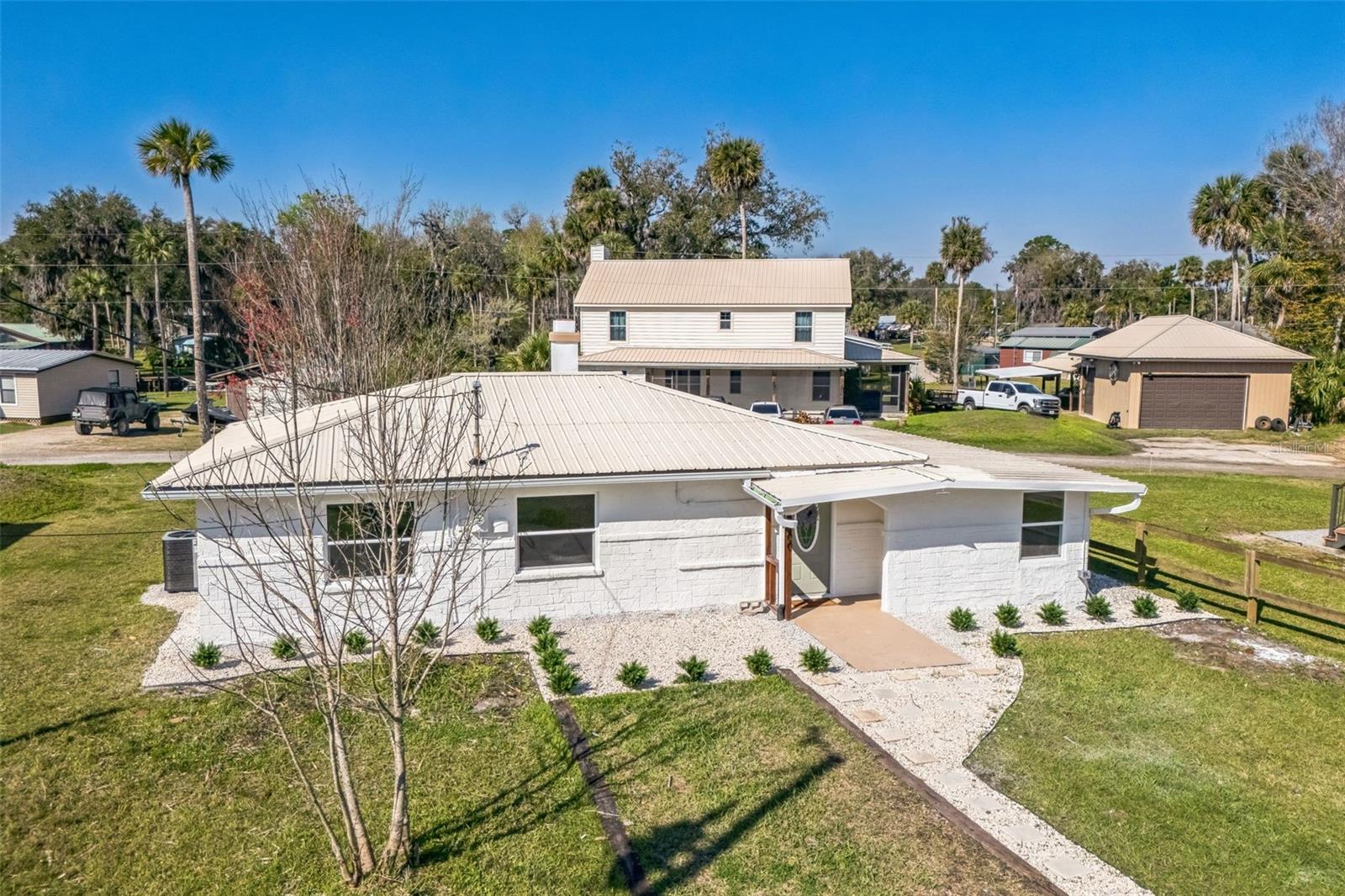 Single Family Residence em FORT MC COY, FL - Daniel Dourado