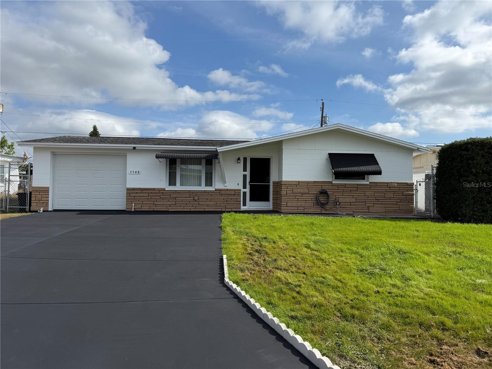 Single Family Residence in HOLIDAY, FL - Daniel Dourado