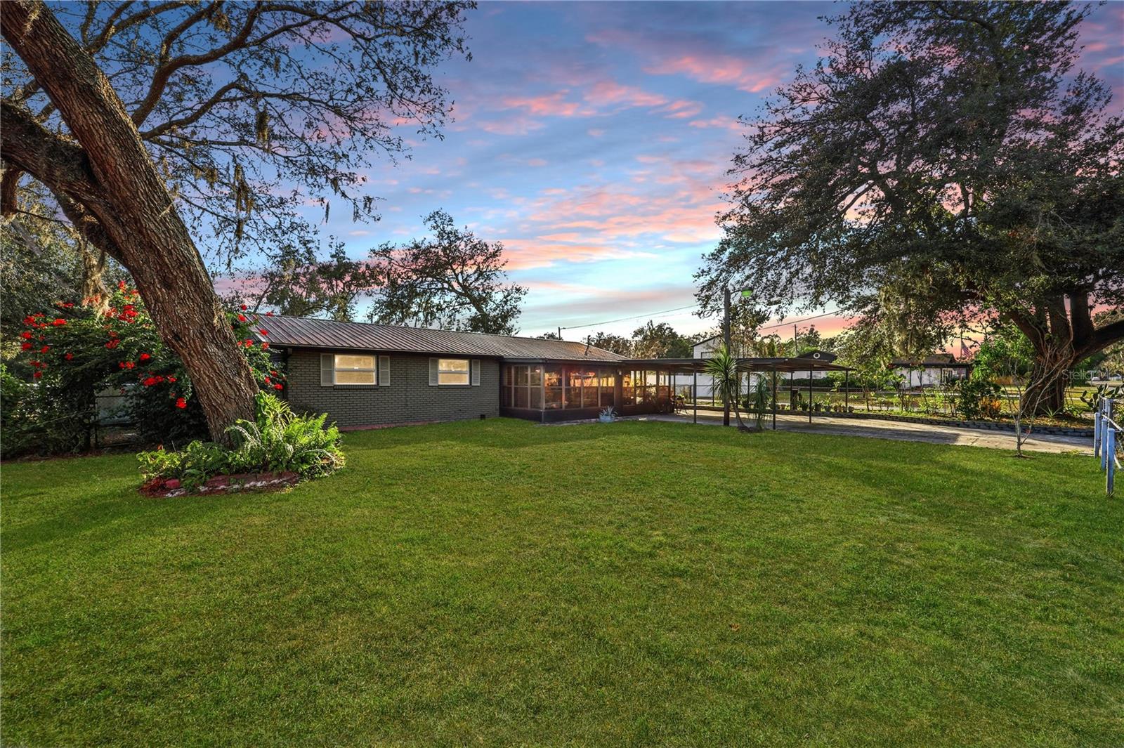 Single Family Residence in SEFFNER, FL - Daniel Dourado