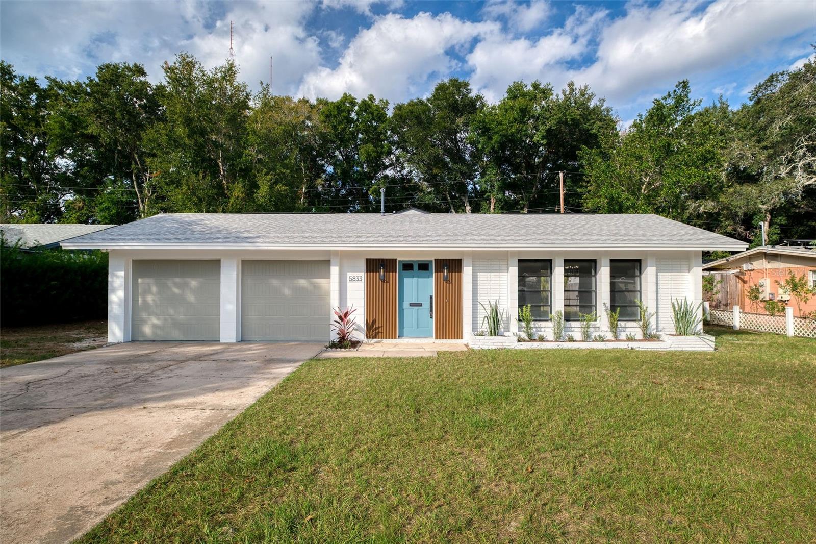 Single Family Residence in ORLANDO, FL - Daniel Dourado