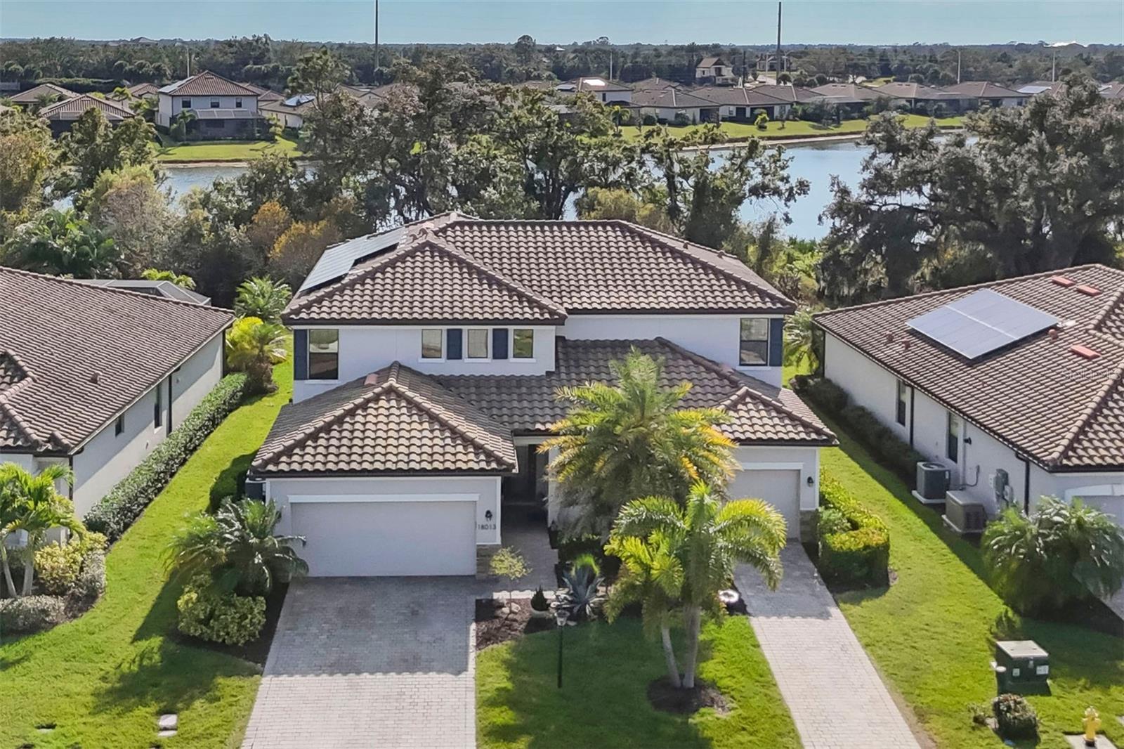 Single Family Residence in BRADENTON, FL - Daniel Dourado