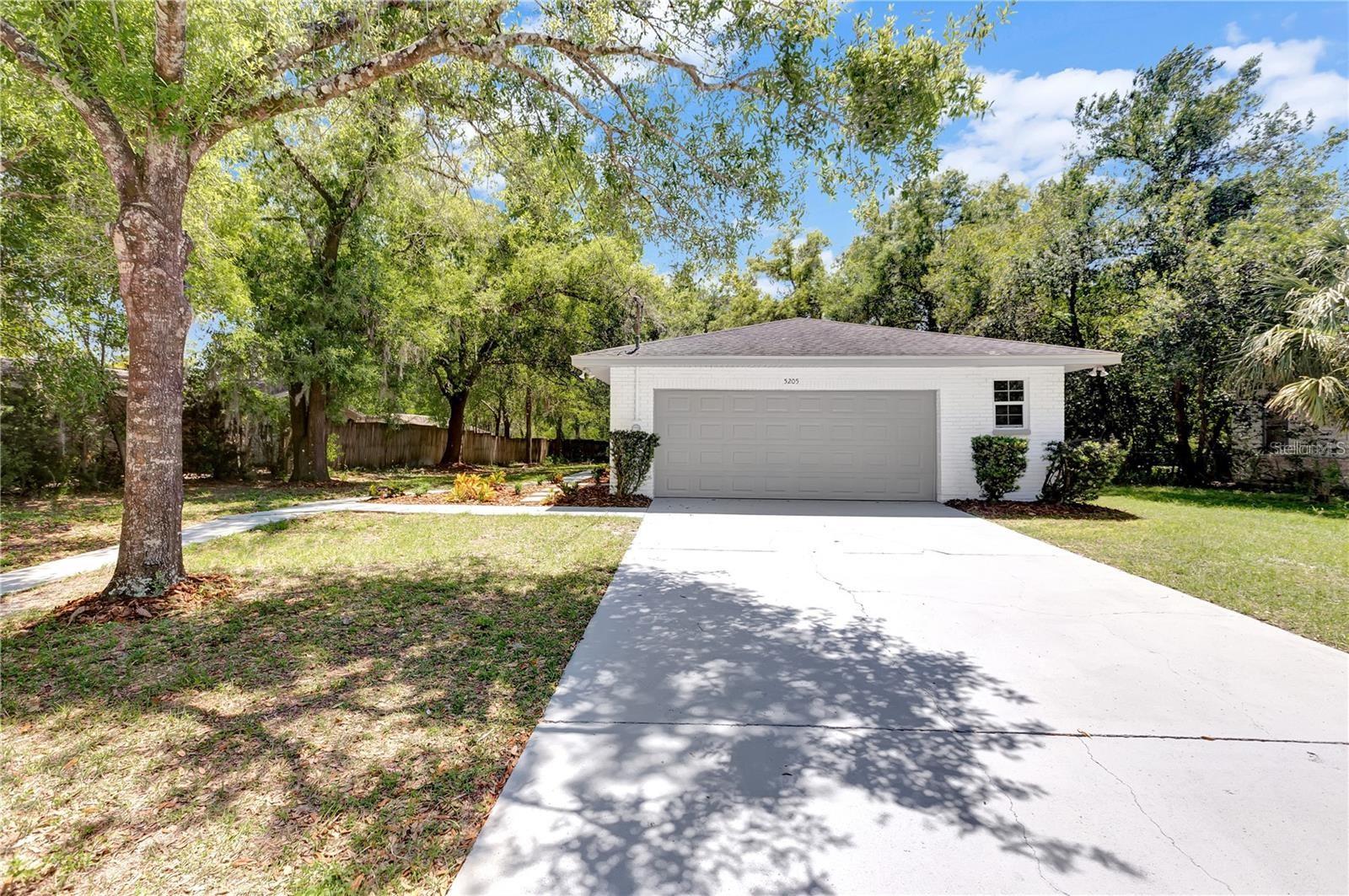 Single Family Residence in TEMPLE TERRACE, FL - Daniel Dourado