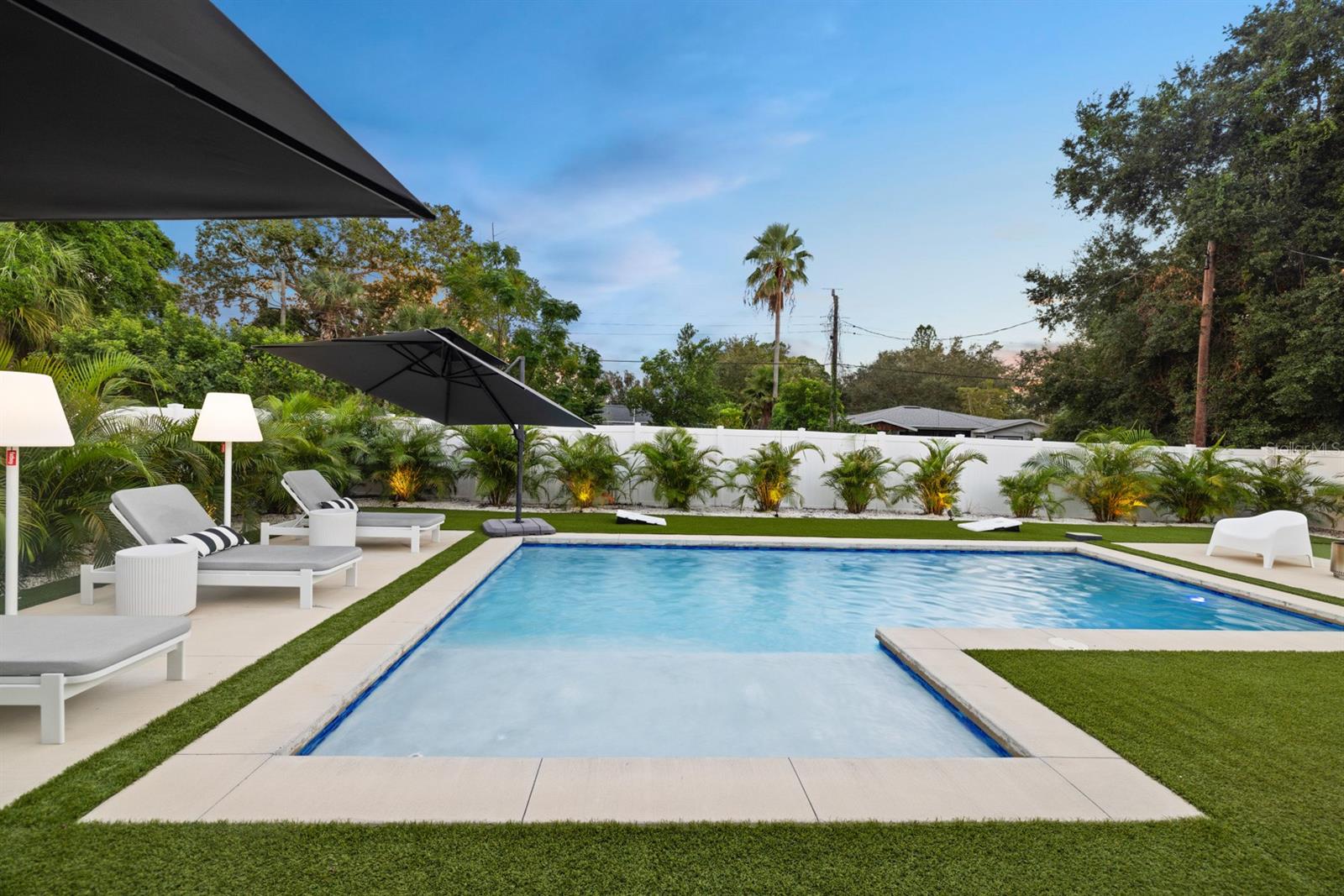 Single Family Residence in SARASOTA, FL - Daniel Dourado