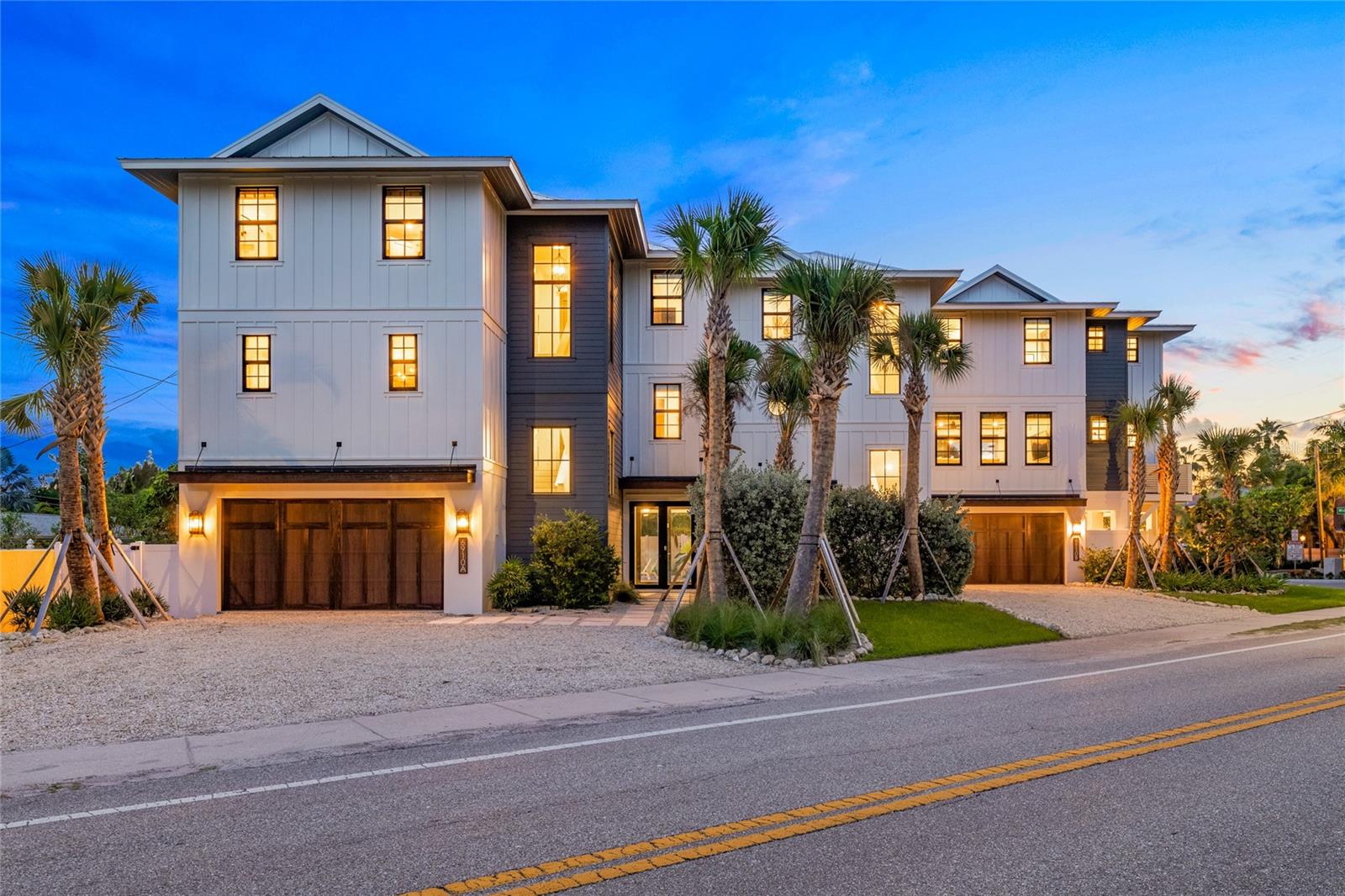 Single Family Residence in SARASOTA, FL - Daniel Dourado