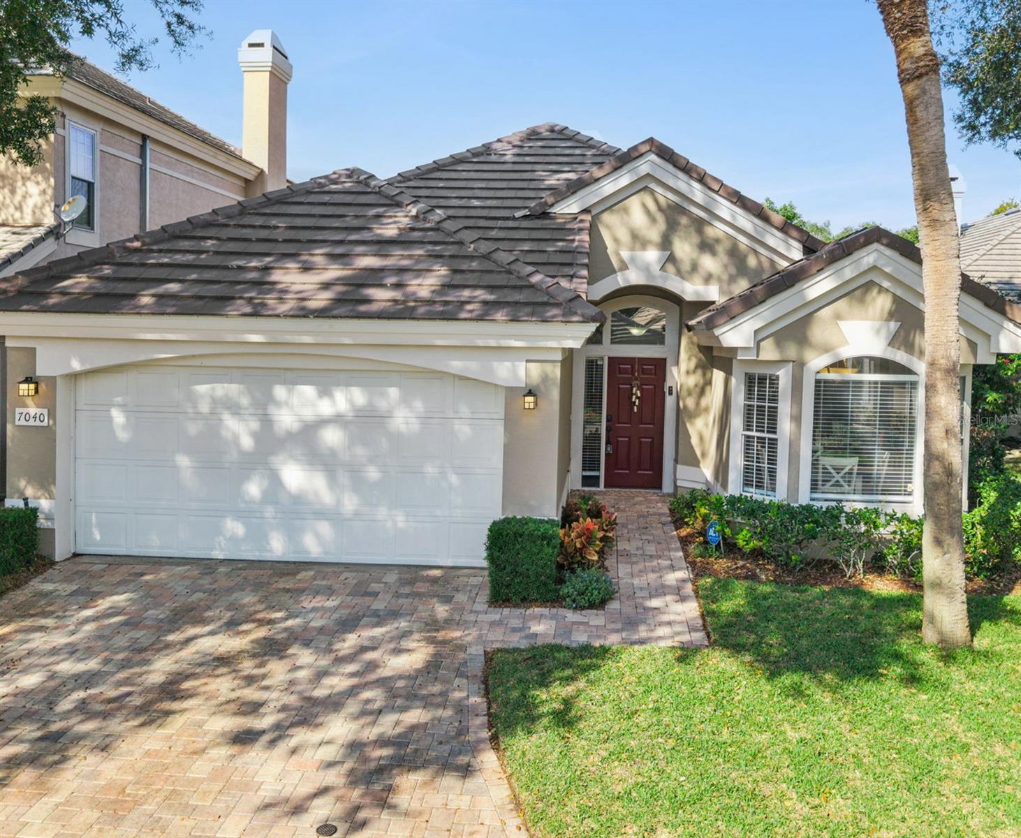 Single Family Residence in ORLANDO, FL - Daniel Dourado