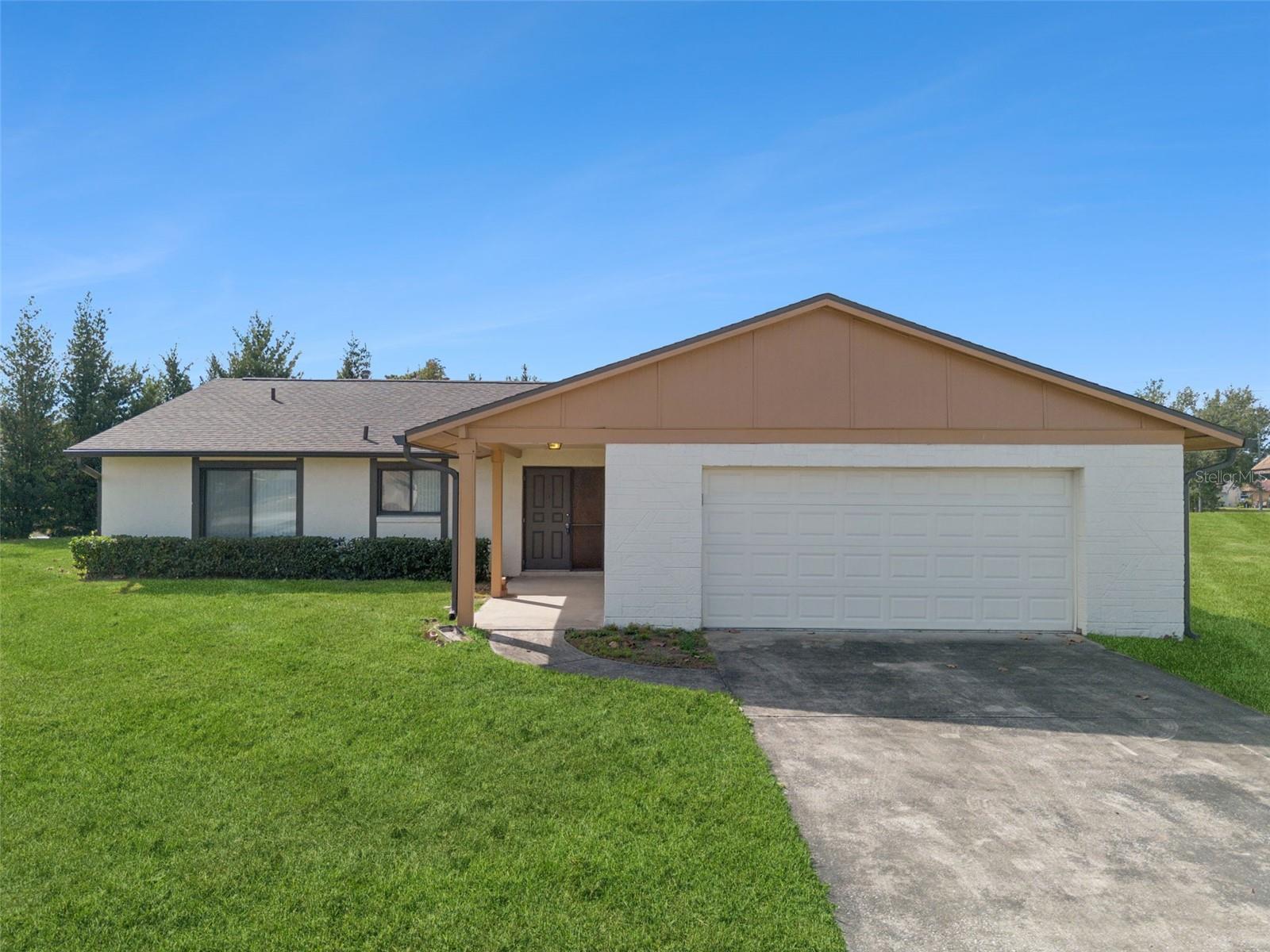 Single Family Residence in ORLANDO, FL - Daniel Dourado