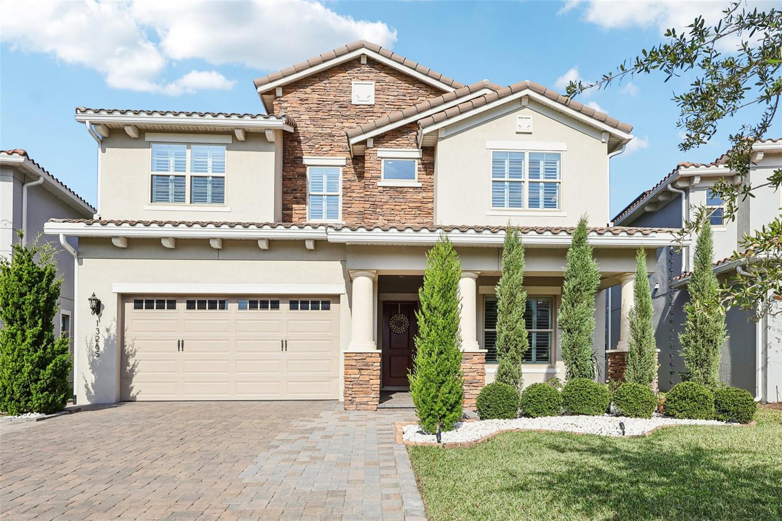 Single Family Residence in ORLANDO, FL - Daniel Dourado