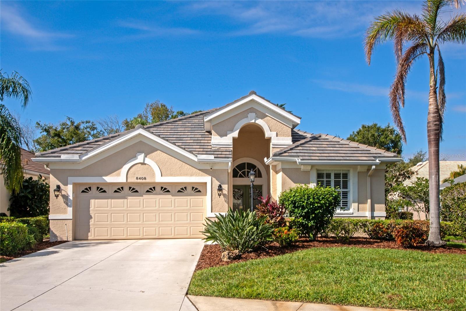Single Family Residence in LAKEWOOD RANCH, FL - Daniel Dourado