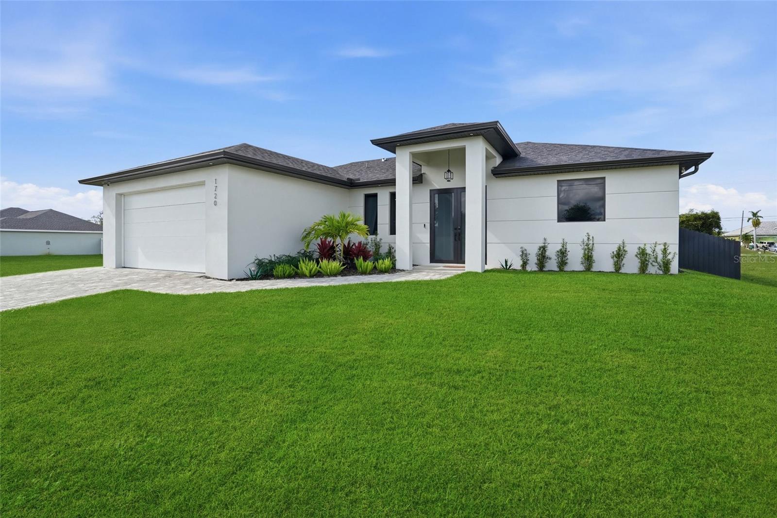 Single Family Residence in CAPE CORAL, FL - Daniel Dourado