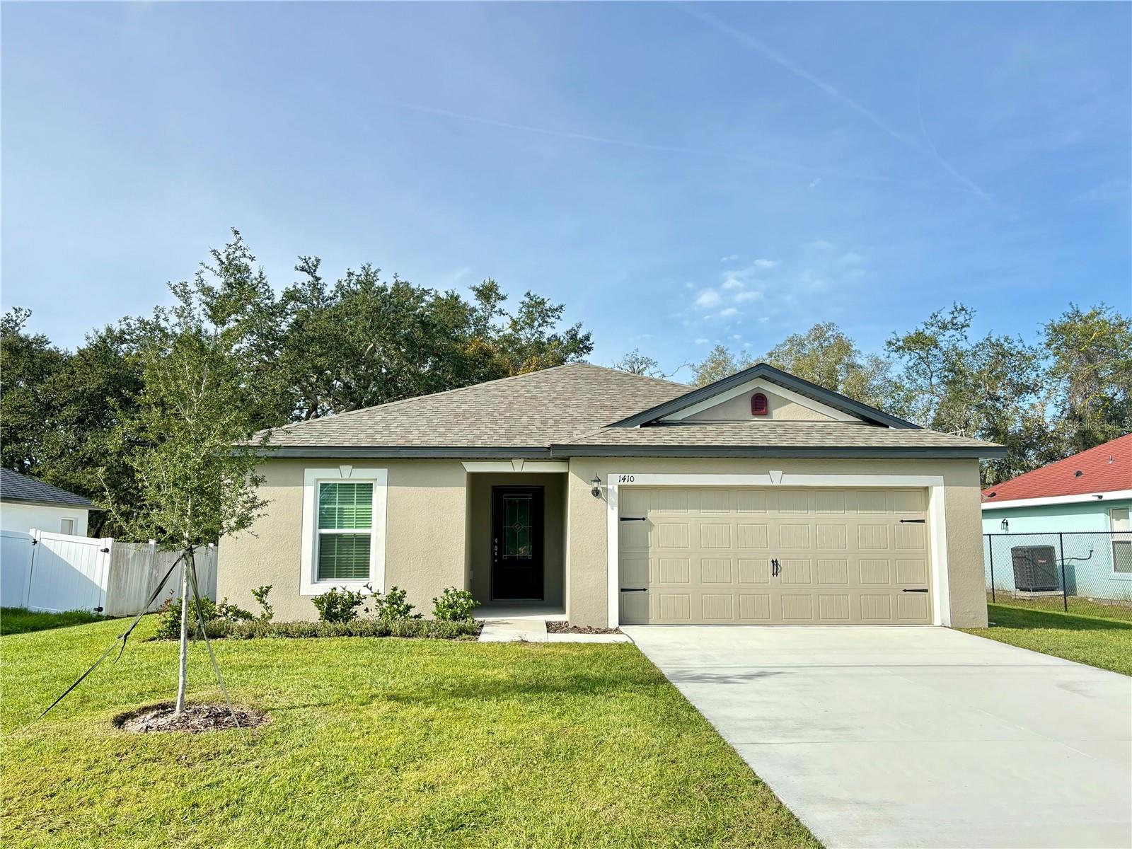 Single Family Residence in POINCIANA, FL - Daniel Dourado