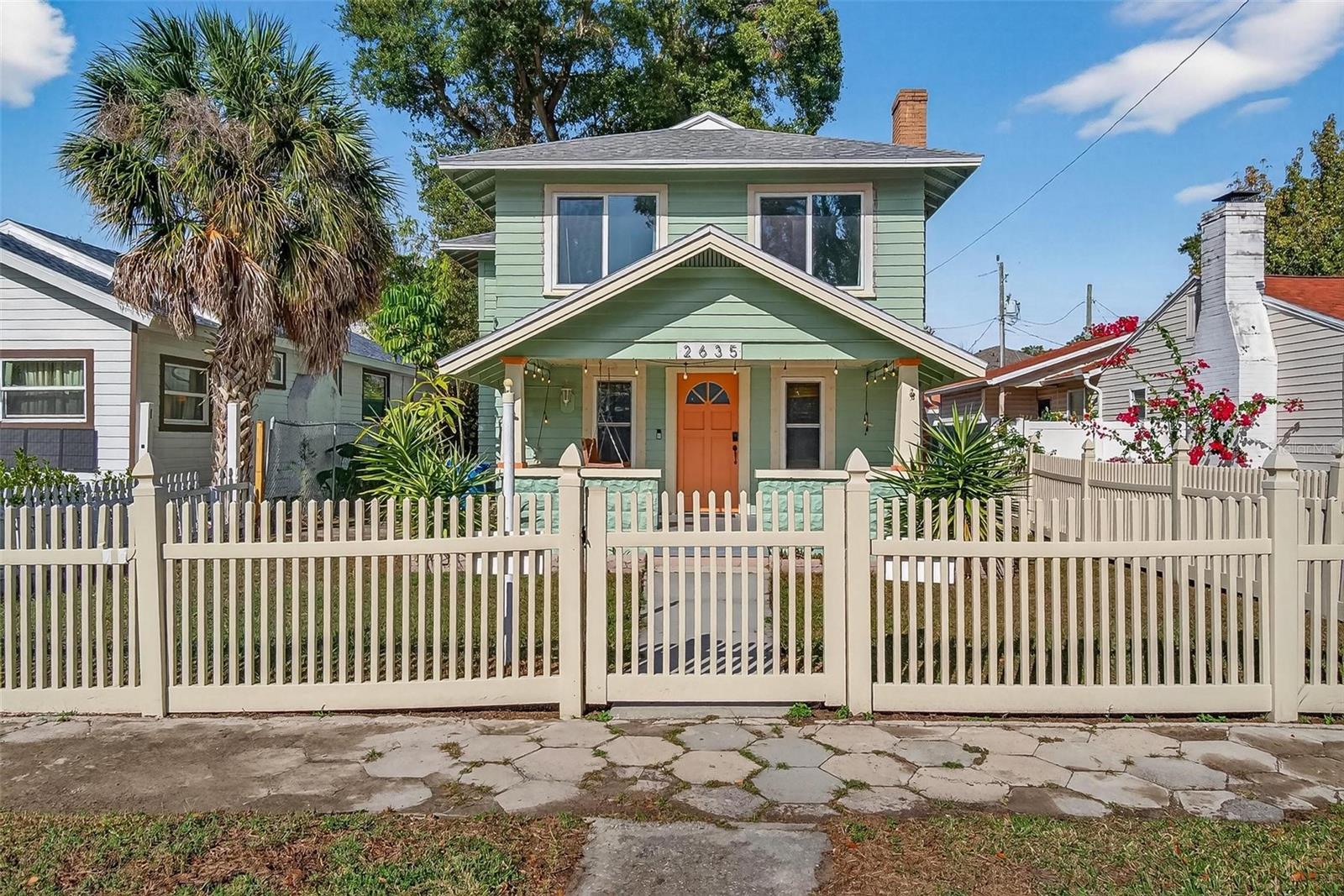Single Family Residence in ST PETERSBURG, FL - Daniel Dourado