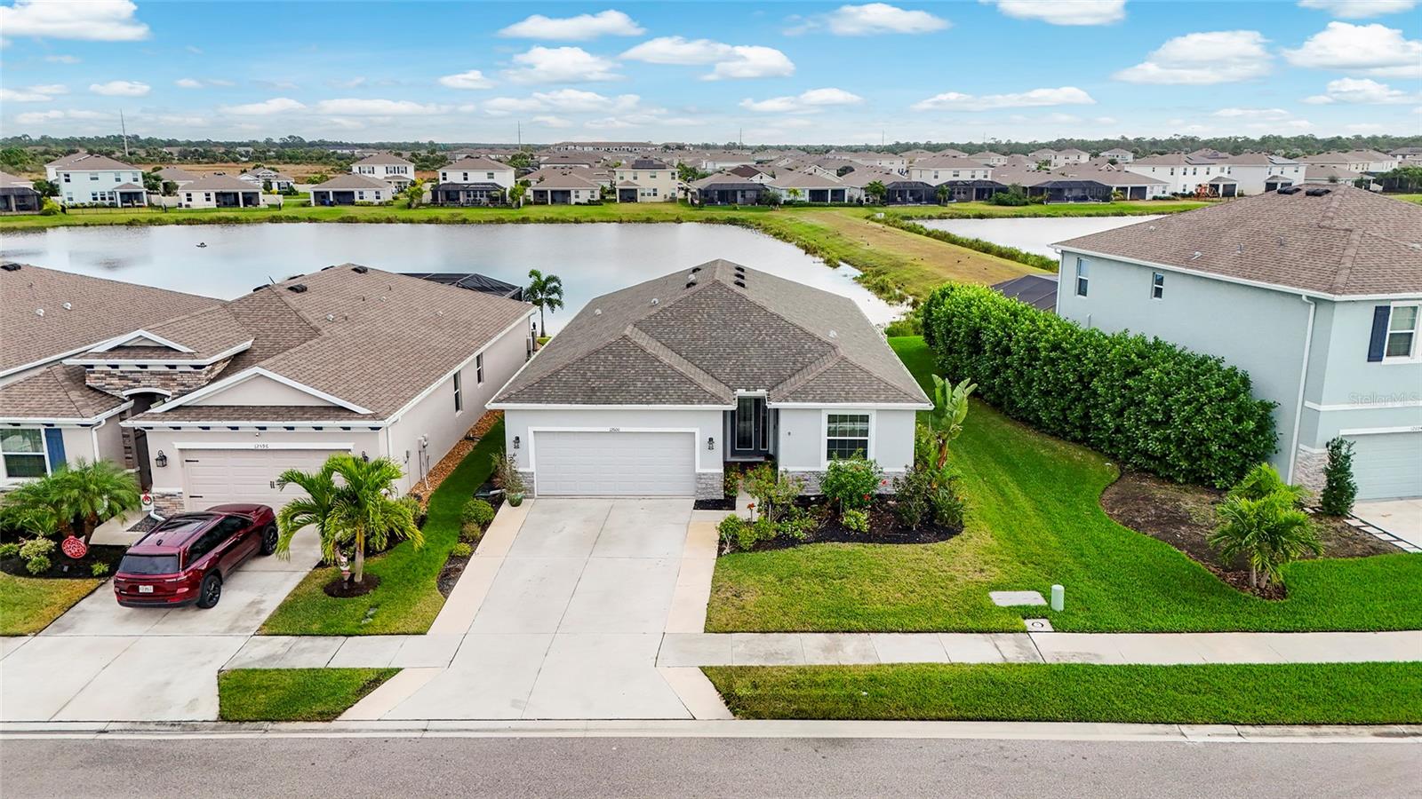 Single Family Residence in SARASOTA, FL - Daniel Dourado