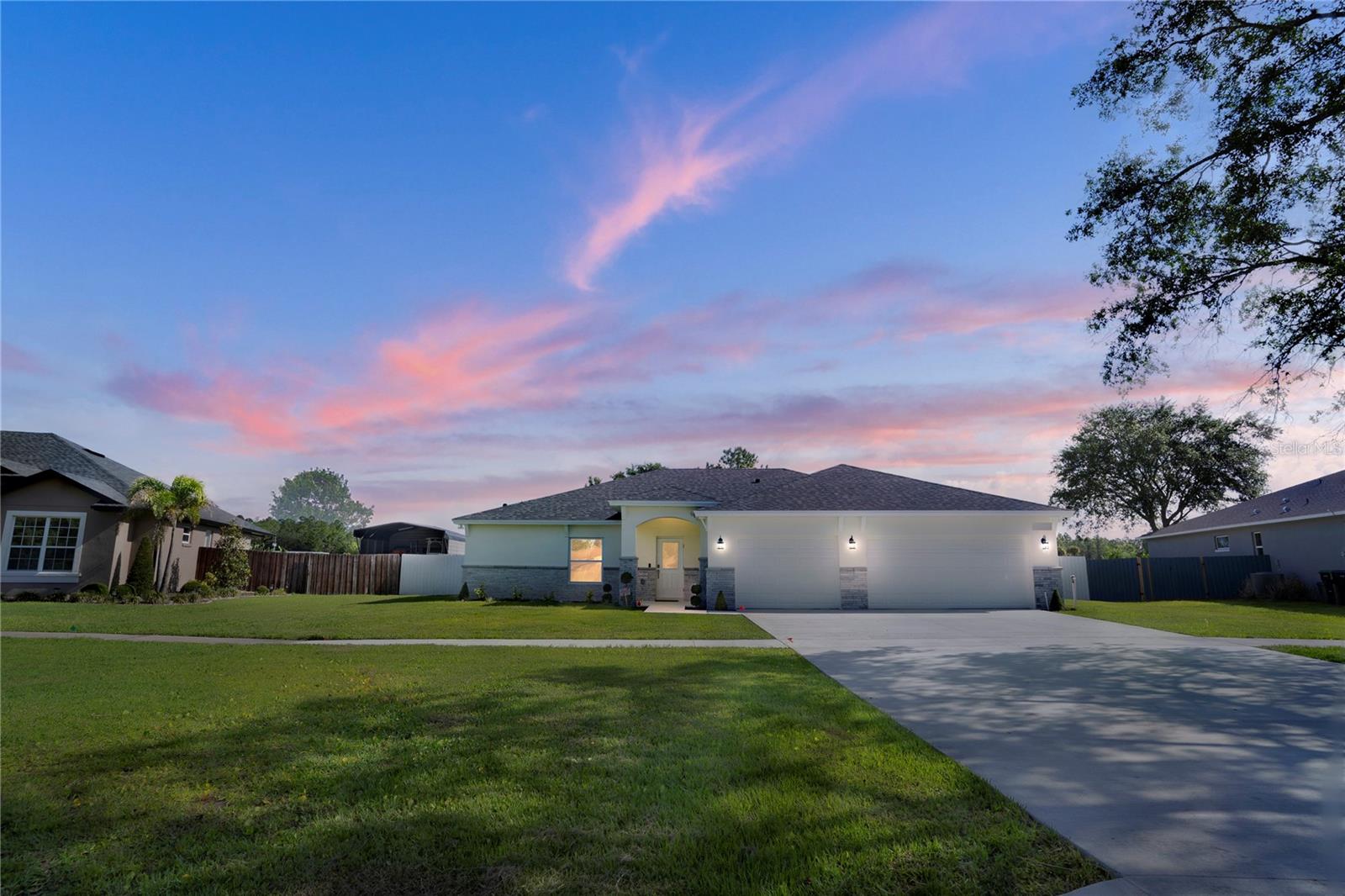 Single Family Residence in ORLANDO, FL - Daniel Dourado